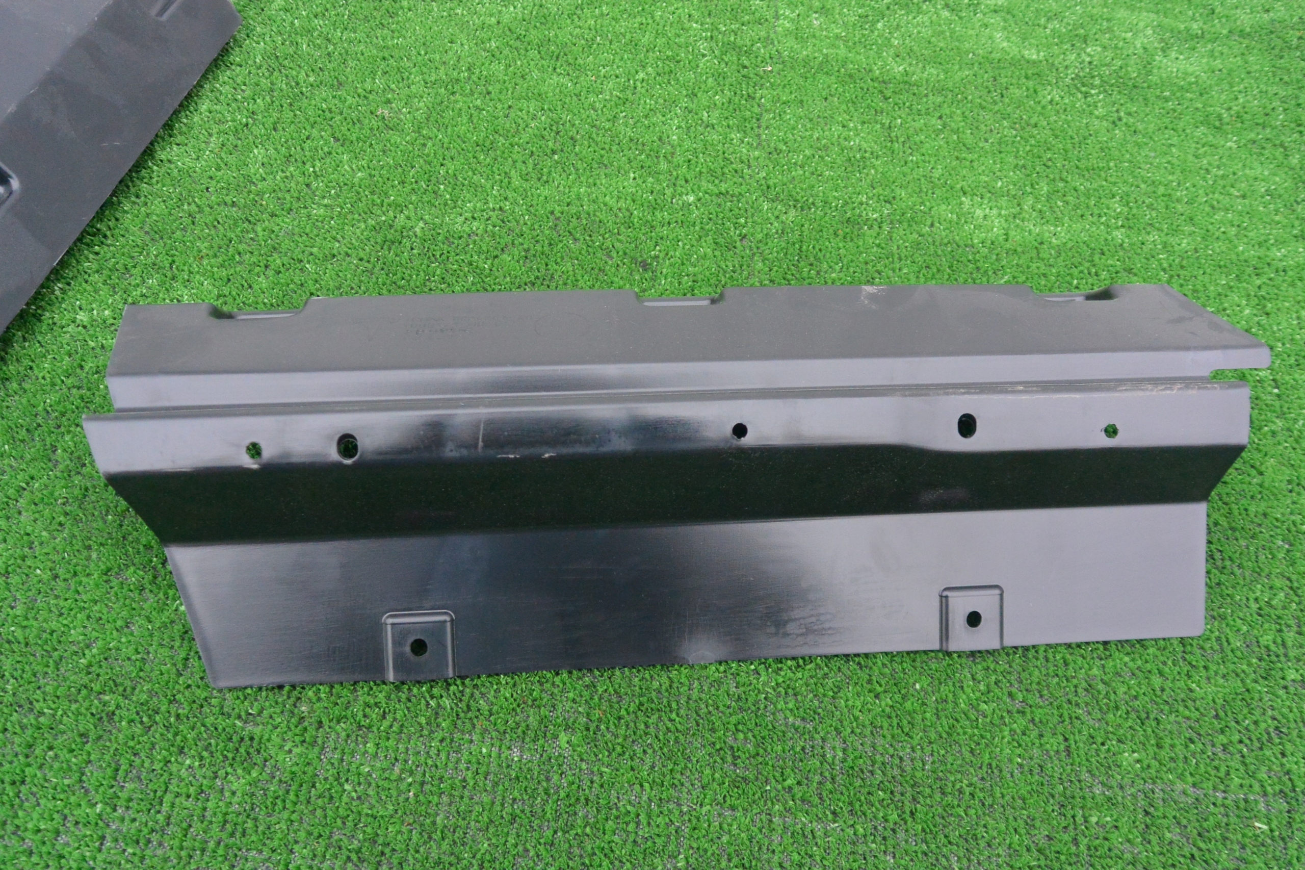holder WYKLADZINY boot TESLA MODEL S 2012-2016 ROK