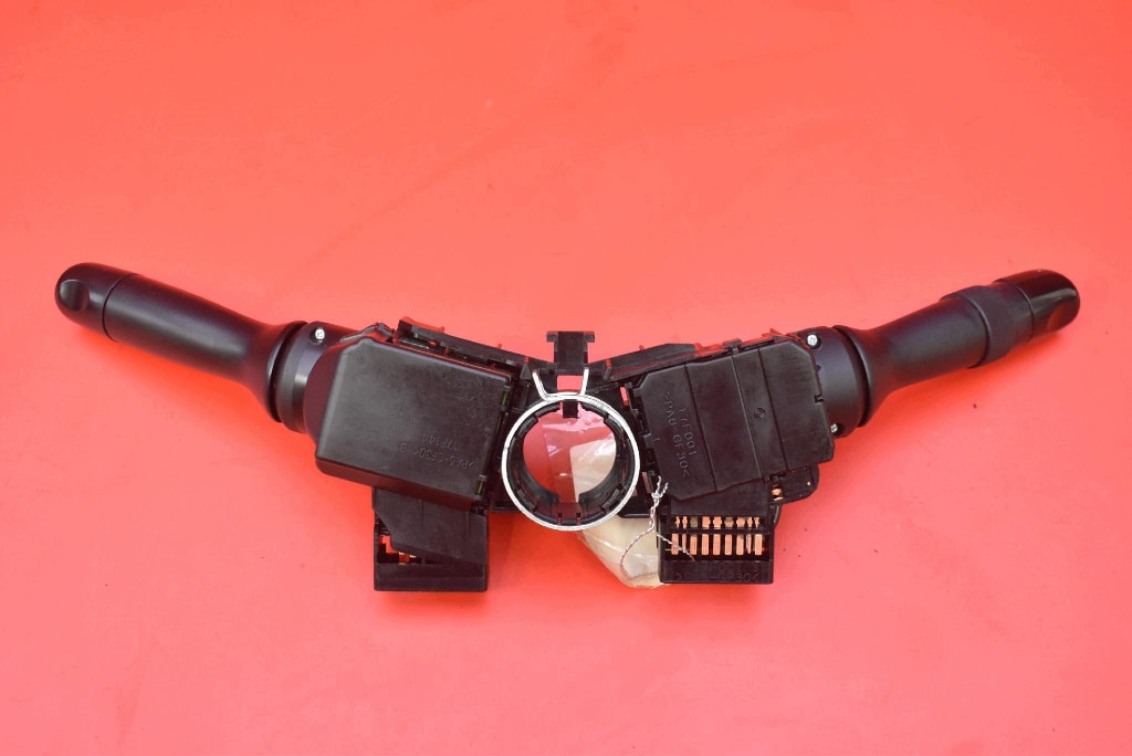 commande levier commodo sous volant PAJAK 0D090-17F143 TOYOTA YARIS 2 II 5D 05-09