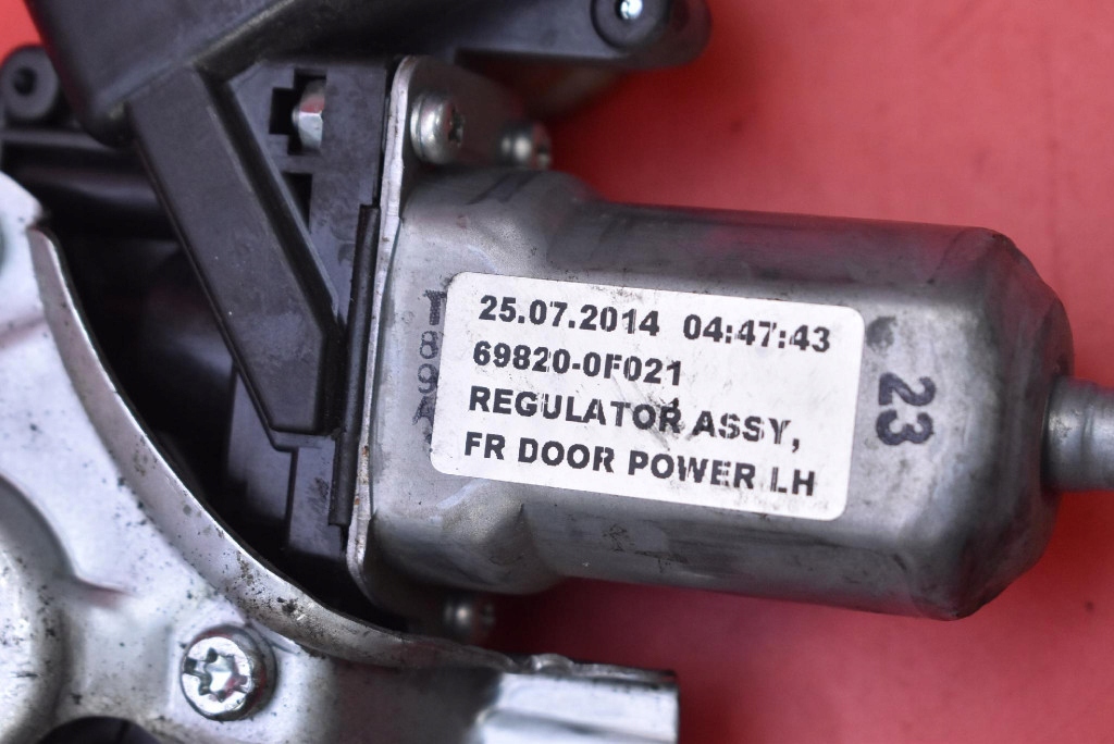 window regulator left front EU 69820-0F021 TOYOTA VERSO LIFT 12-15