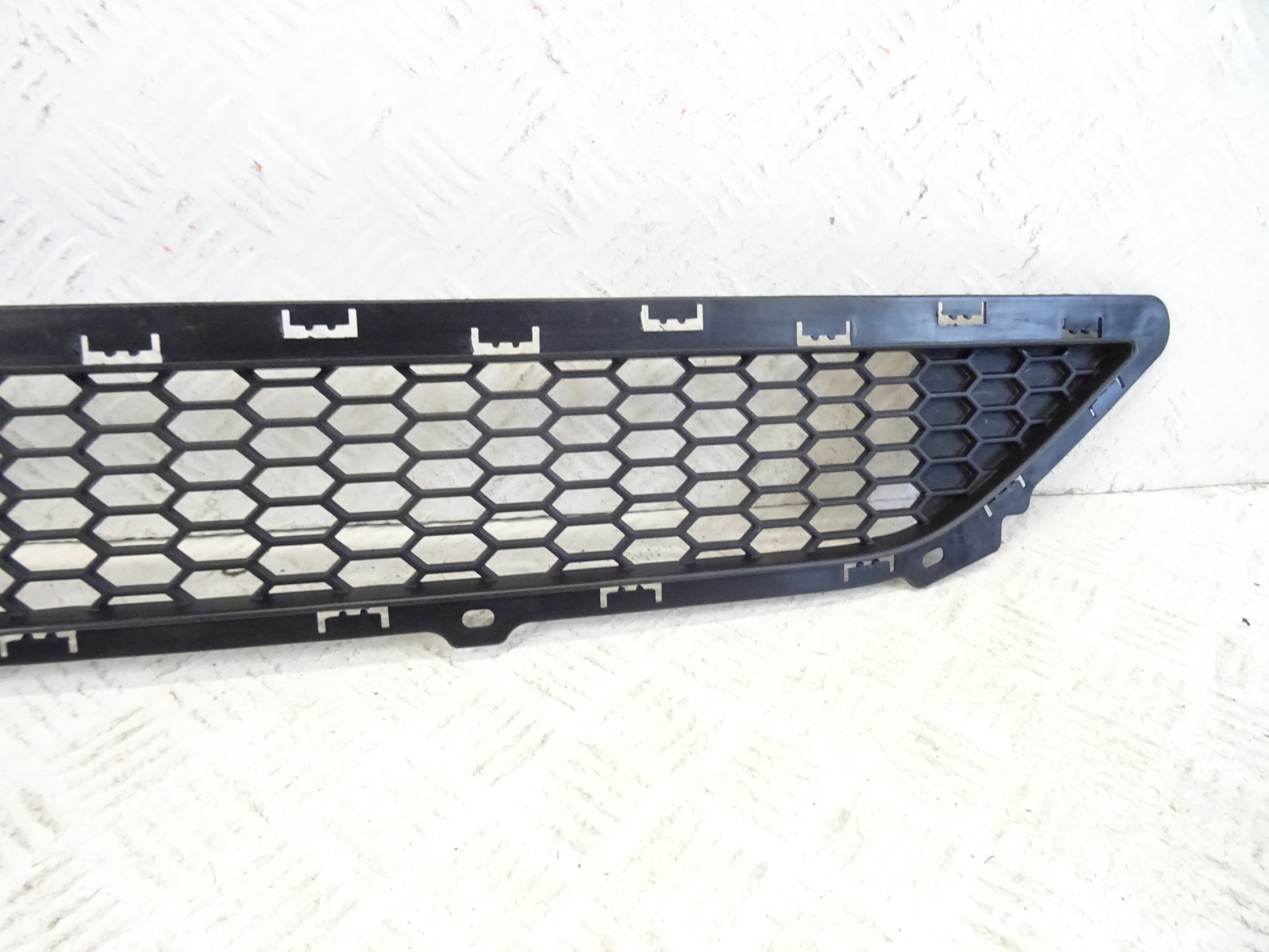 grid of a bumper front front central HYUNDAI TUCSON III 86561-D7000
