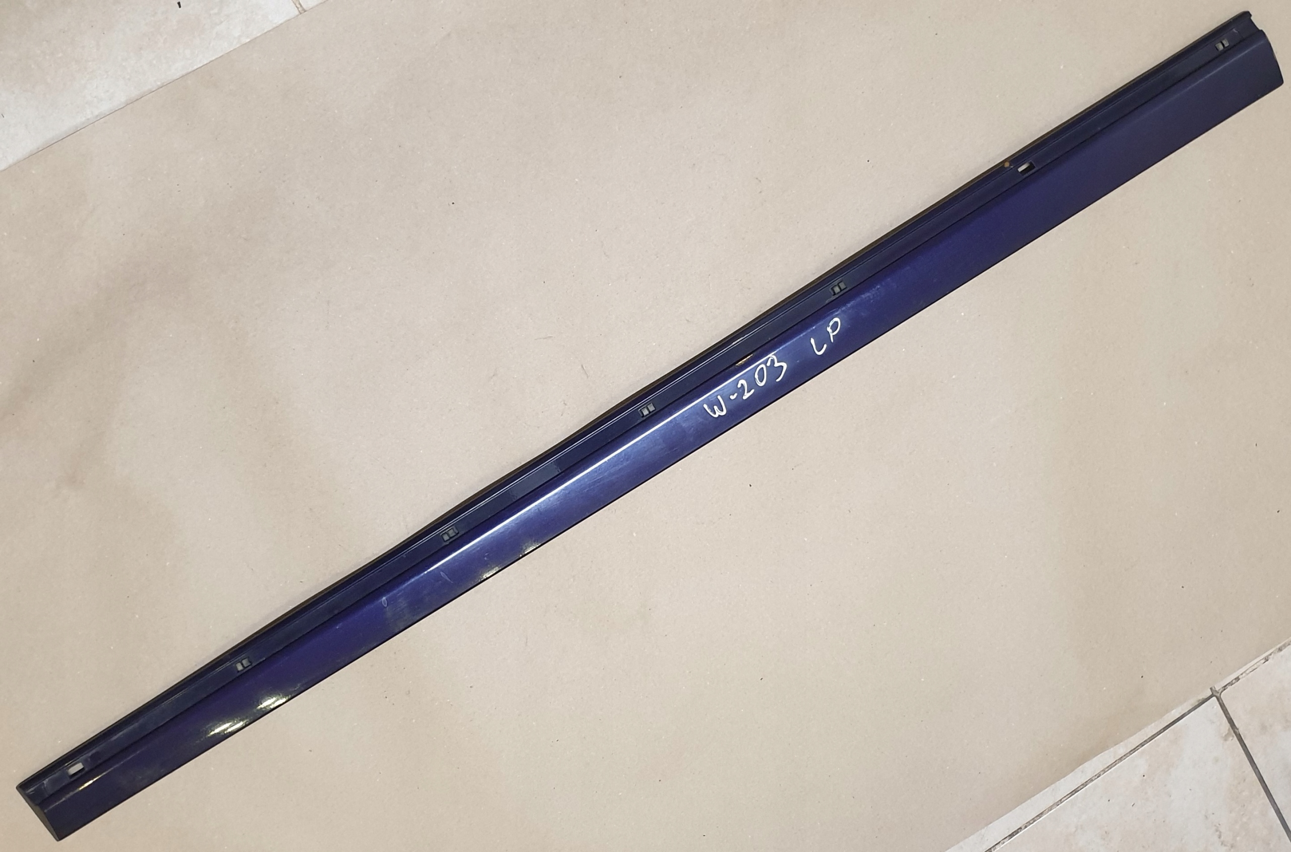 moulding door left front MERCEDES C W203 OE