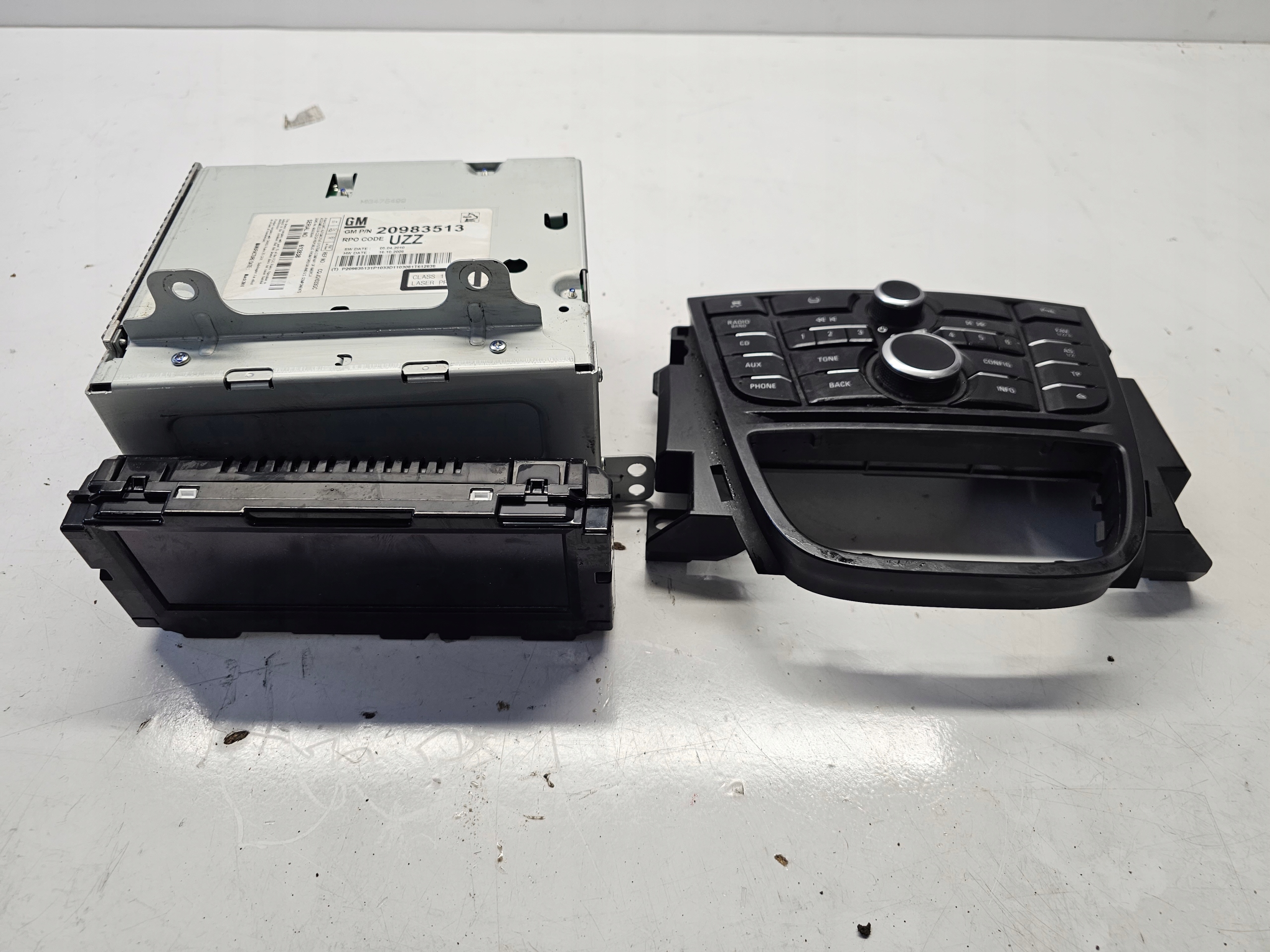 OPEL MERIVA B RADIO CD 400 running board 20983513