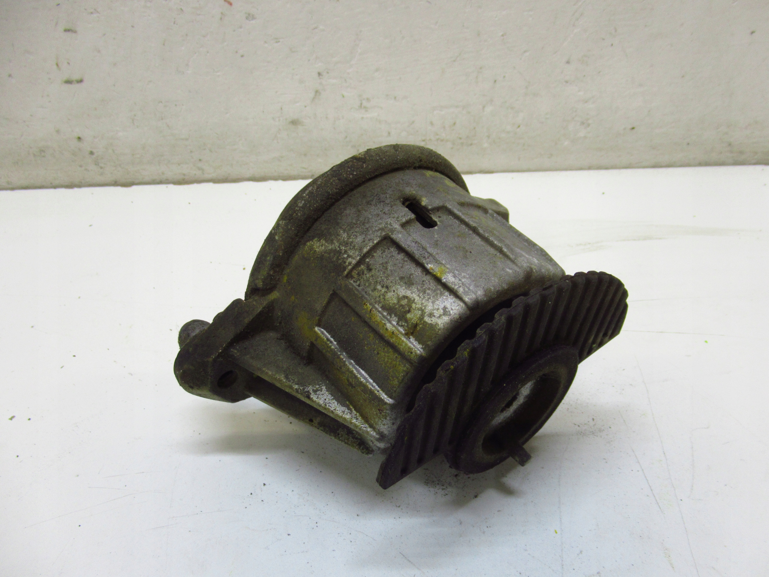 MERCEDES W204 1.8 engine mount A2072400017