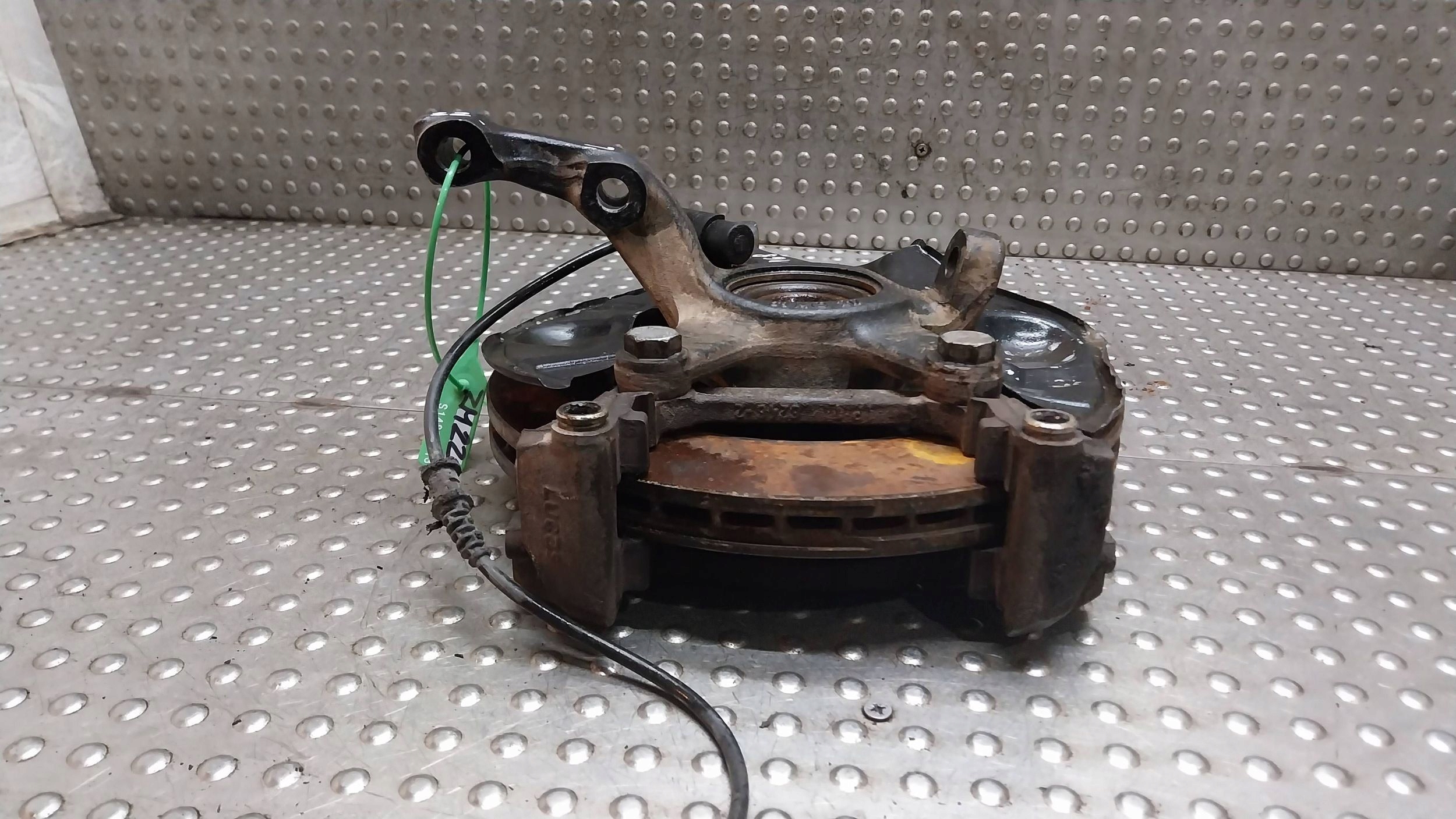 otoč čepu levý předek 6814 MERCEDES A W168