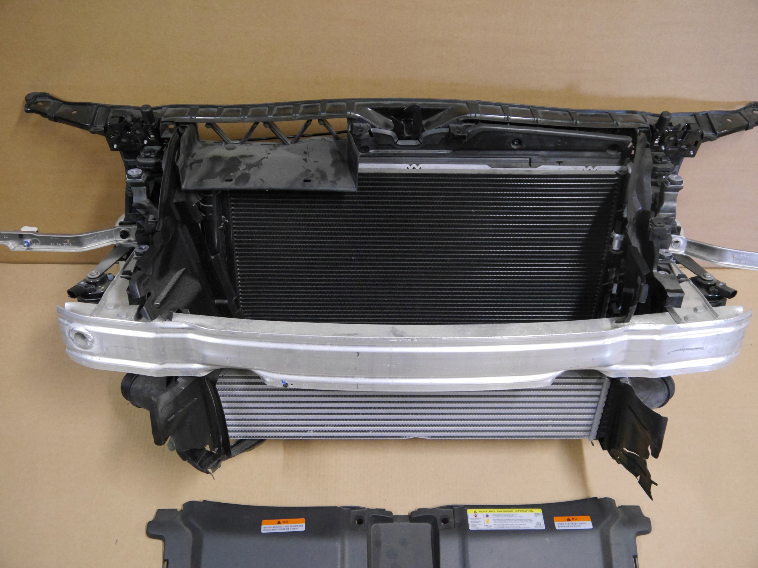 AUDI A6 A7 4G PAS PRZEDNI CHŁODNICE 3.0TDI Numer katalogowy części AUDI A6 A7 4G PAS PRZEDNI CHŁODNICE 3.0TDI