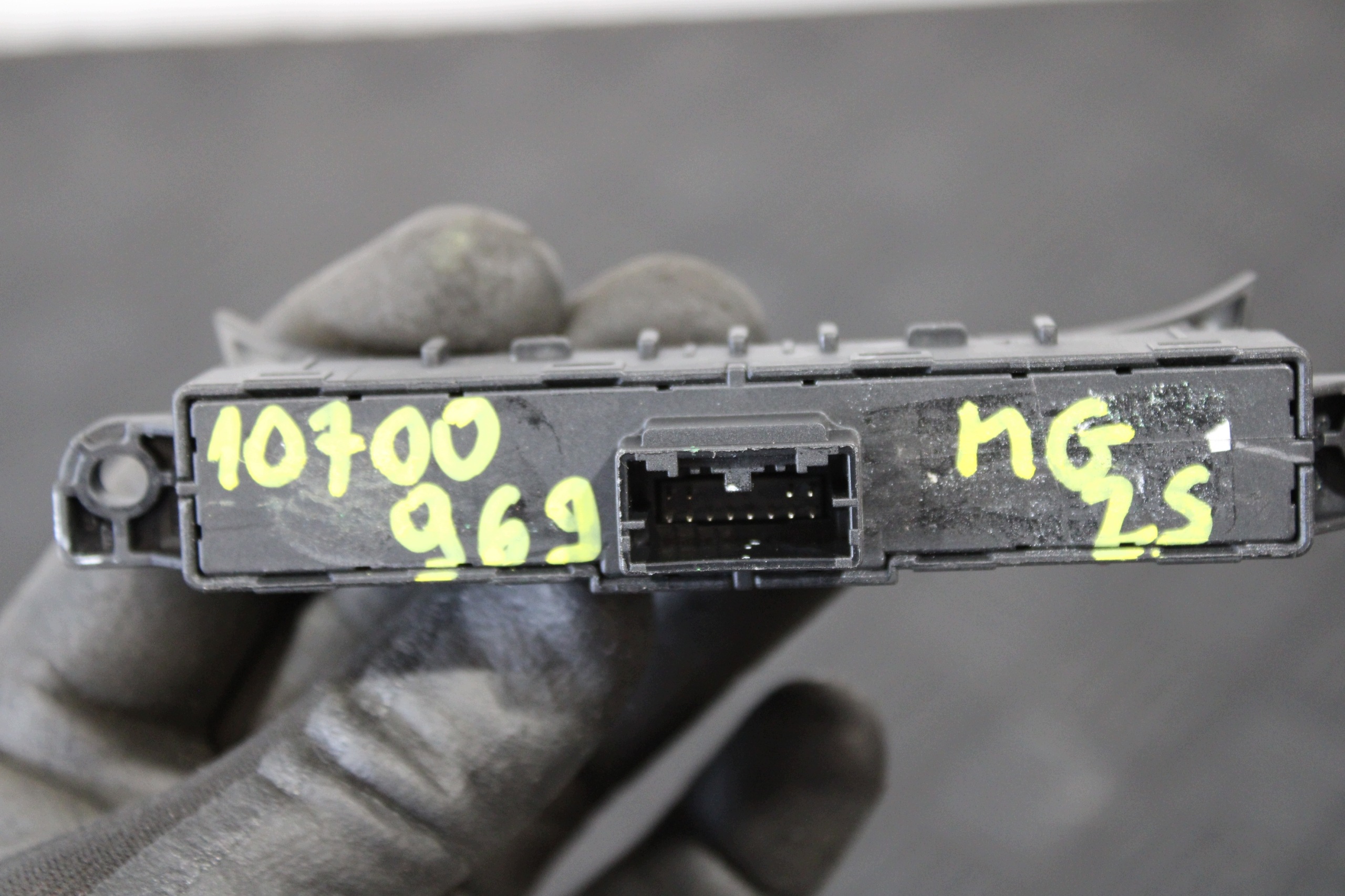 switch consoles 10700969 MG ZS LIFT FL 2024