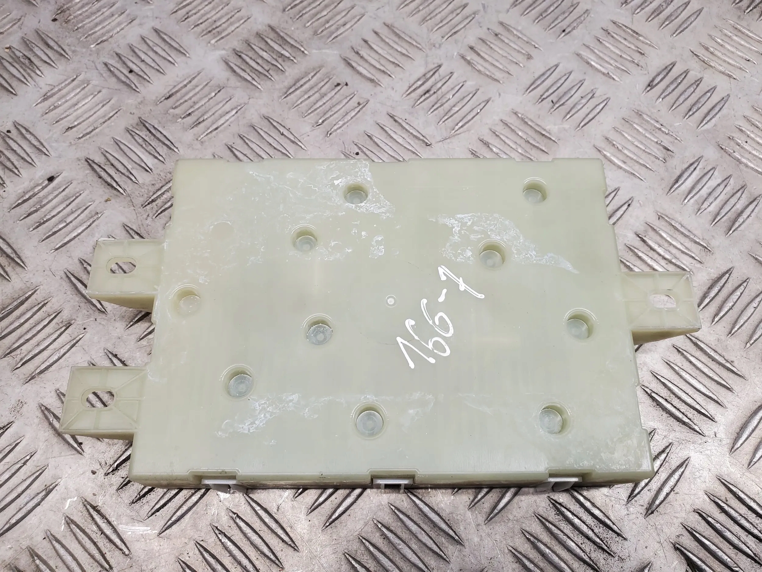 Mercedes-Benz GL X166 A1669003408 Skrzynki bezpieczników Typ samochodu 4x4/SUV