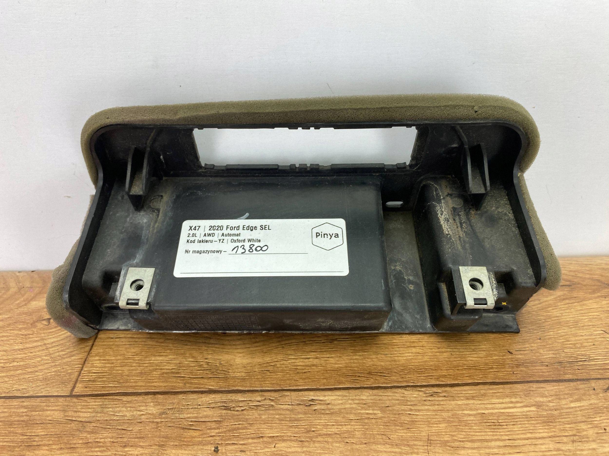 Support plaque Boîte modulu sterownika Ford Edge II 2019+