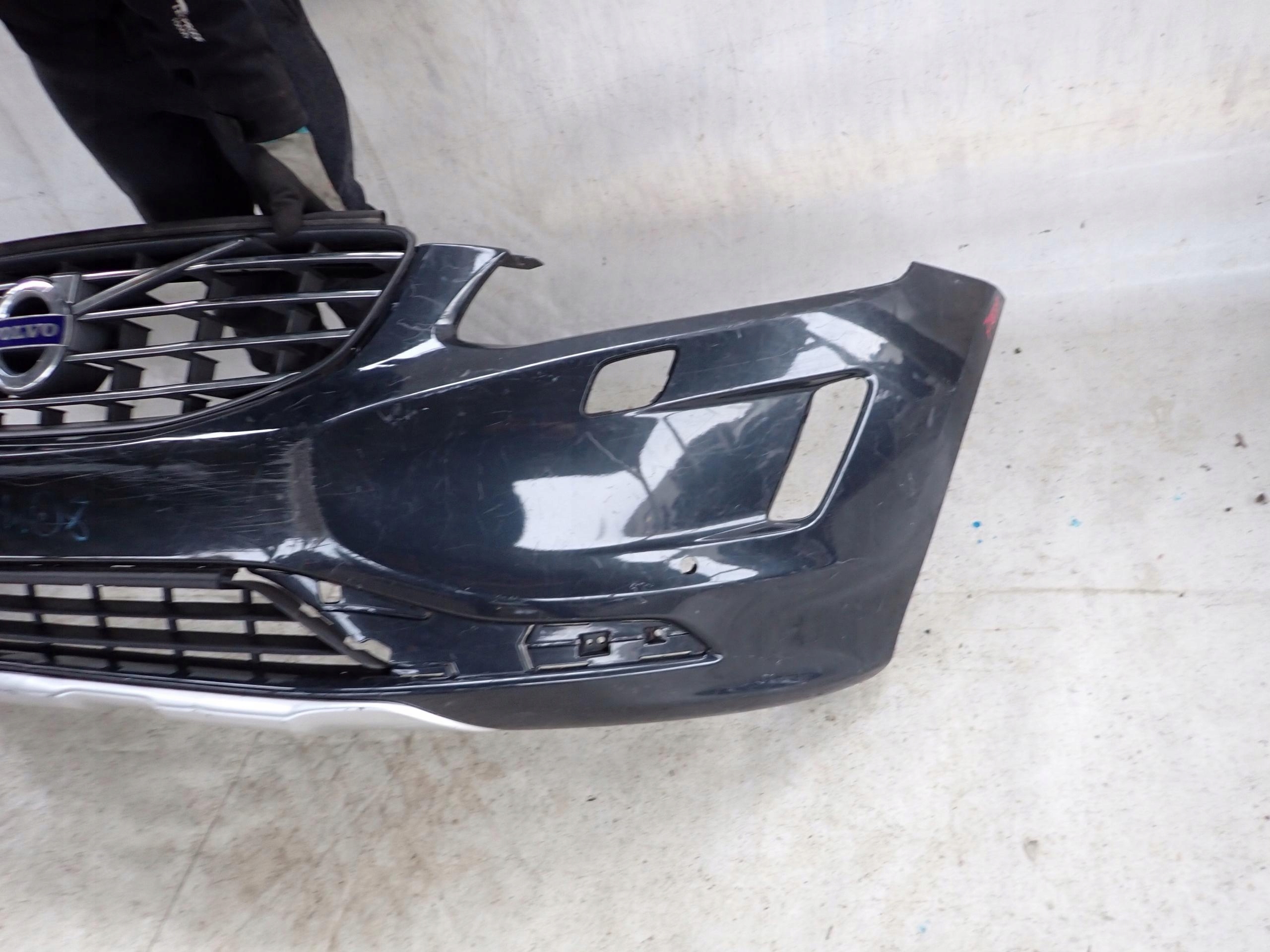 VOLVO XC60 and 1 LIFT 13-17 bumper front front washer PDC