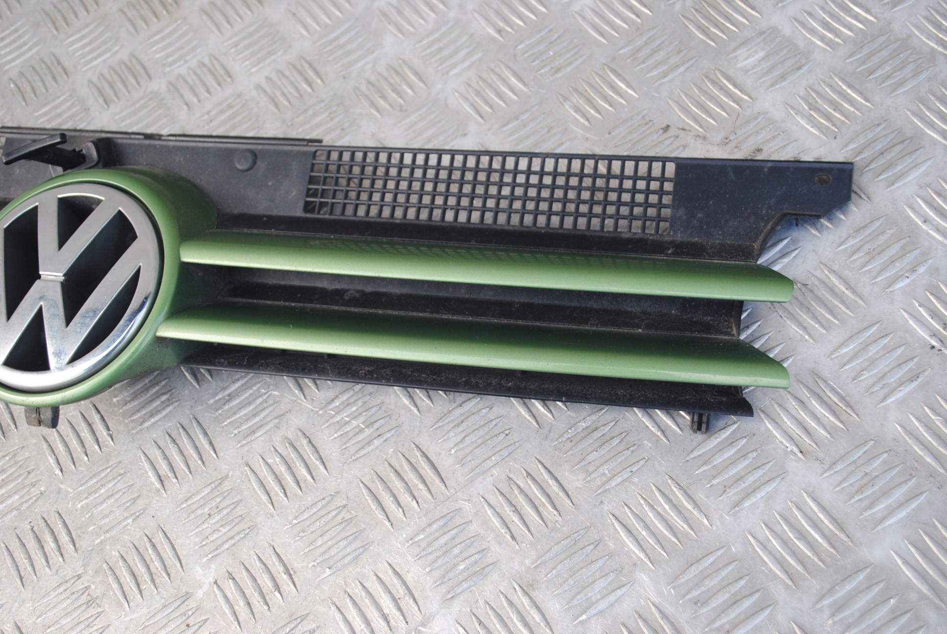 решетка радиатора LA6P vw Golf IV