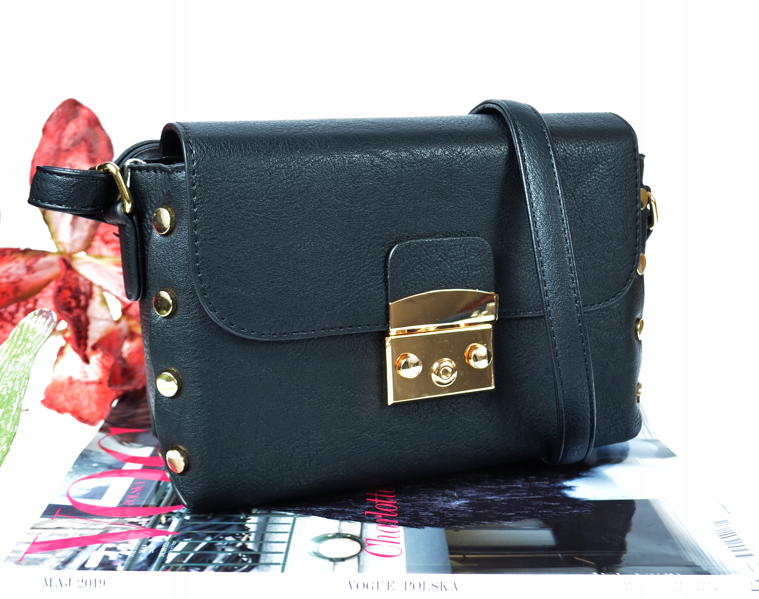 TOREBKA DAMSKA LISTONOSZKA ćwieki CZARNA Kolor czarny