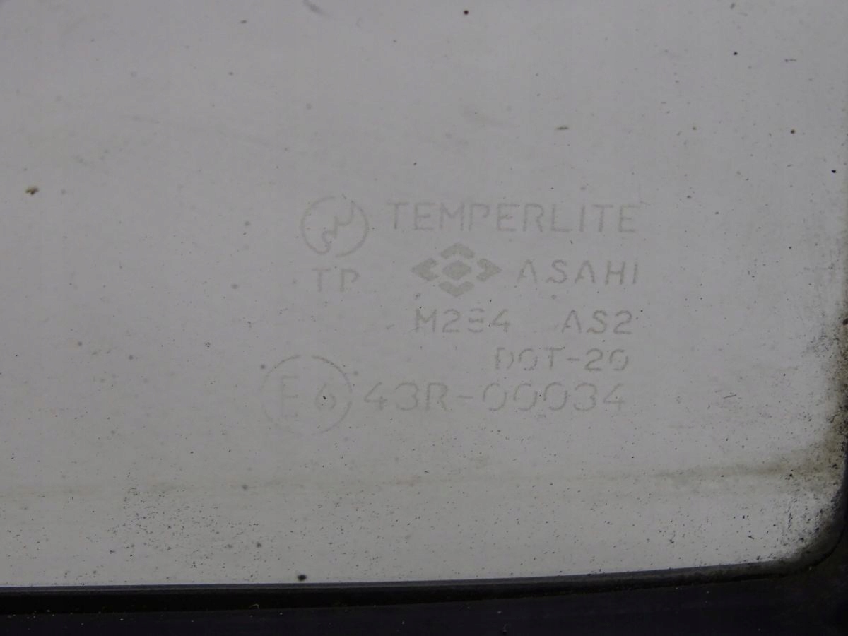 TROOPER II MONTEREY I 91-98 SZYBA DRZWI PRAWY TYŁ Strona zabudowy tył - prawa