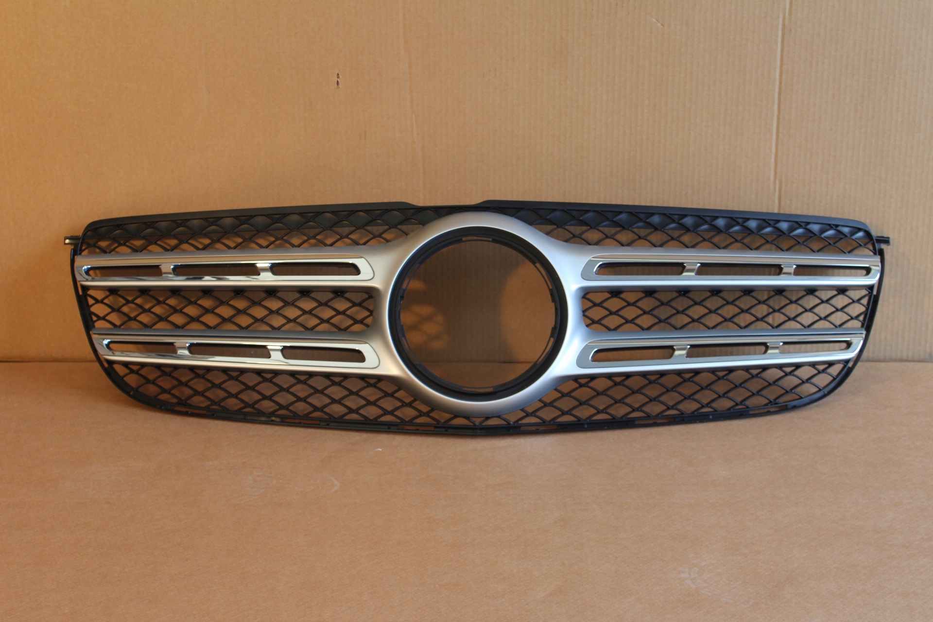 Atrapa Grill Mercedes GLS 166 W166 OE A1668880460 BEZ KAMERY