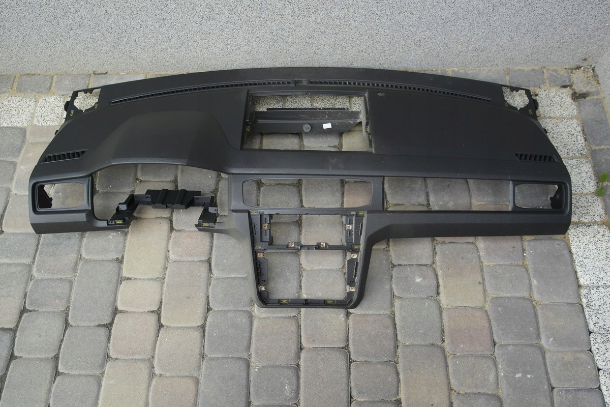 vw Caddy 2K5 торпеда консоль накладка