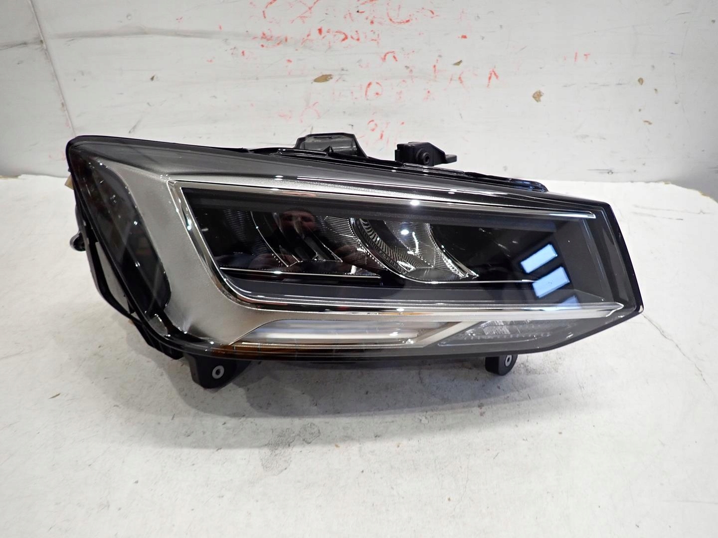 light front front right AUDI Q2 LIFT 2020- FULL LED 81A941012
