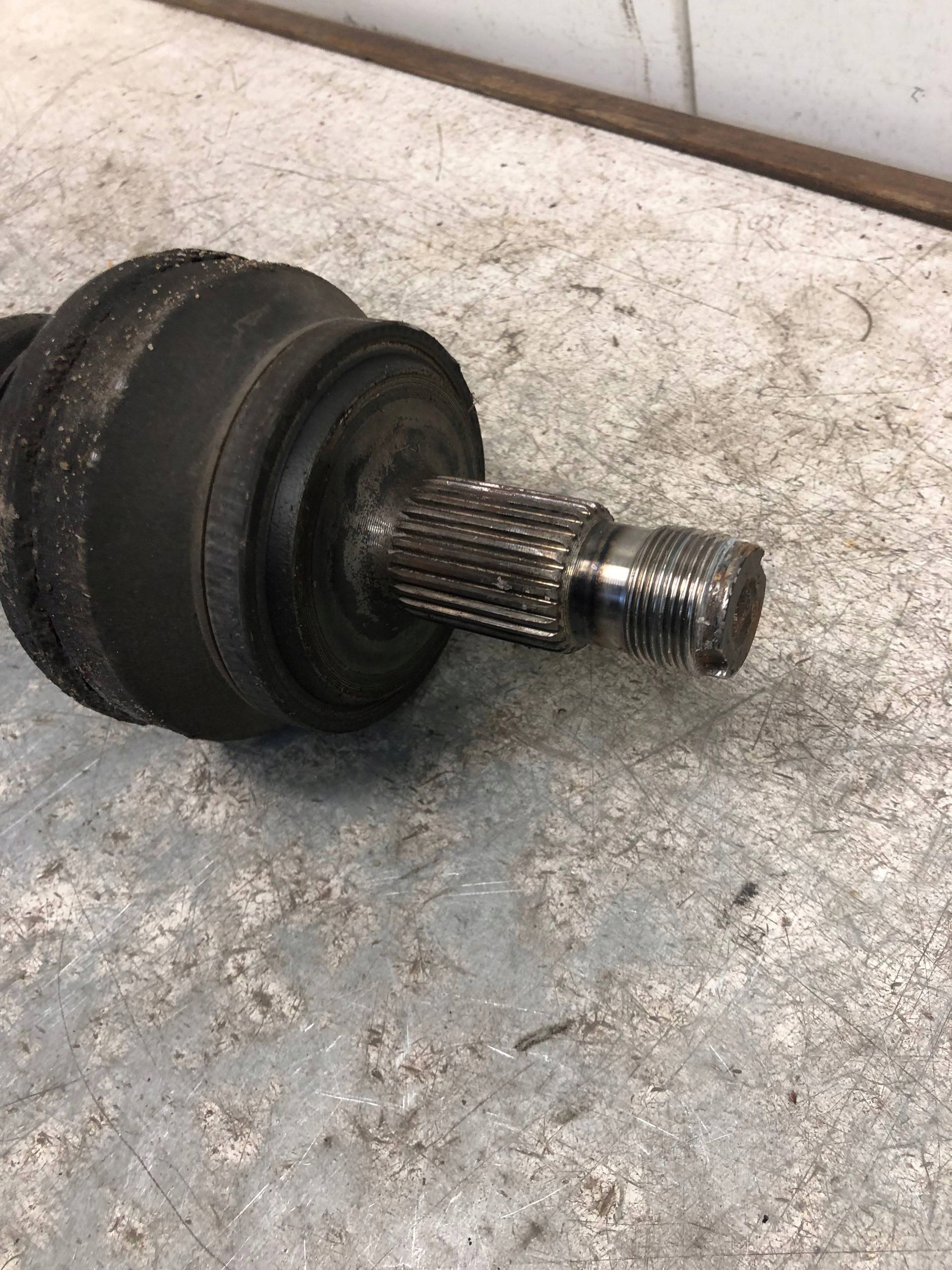 semi-axis rear part MERCEDES W204