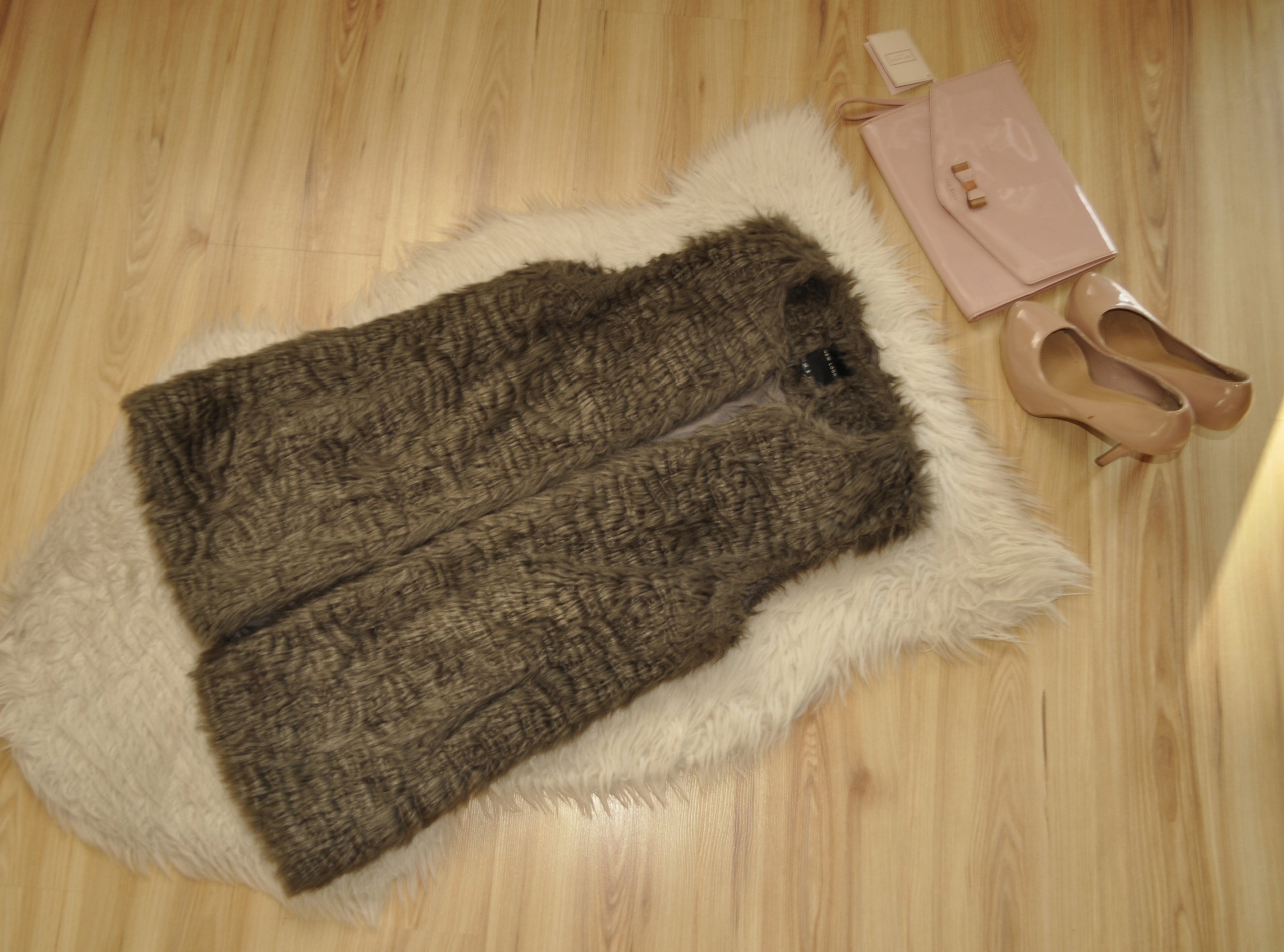 NEW LOOK KAMIZELKA FUTERKOWA SZARA CASUAL 36