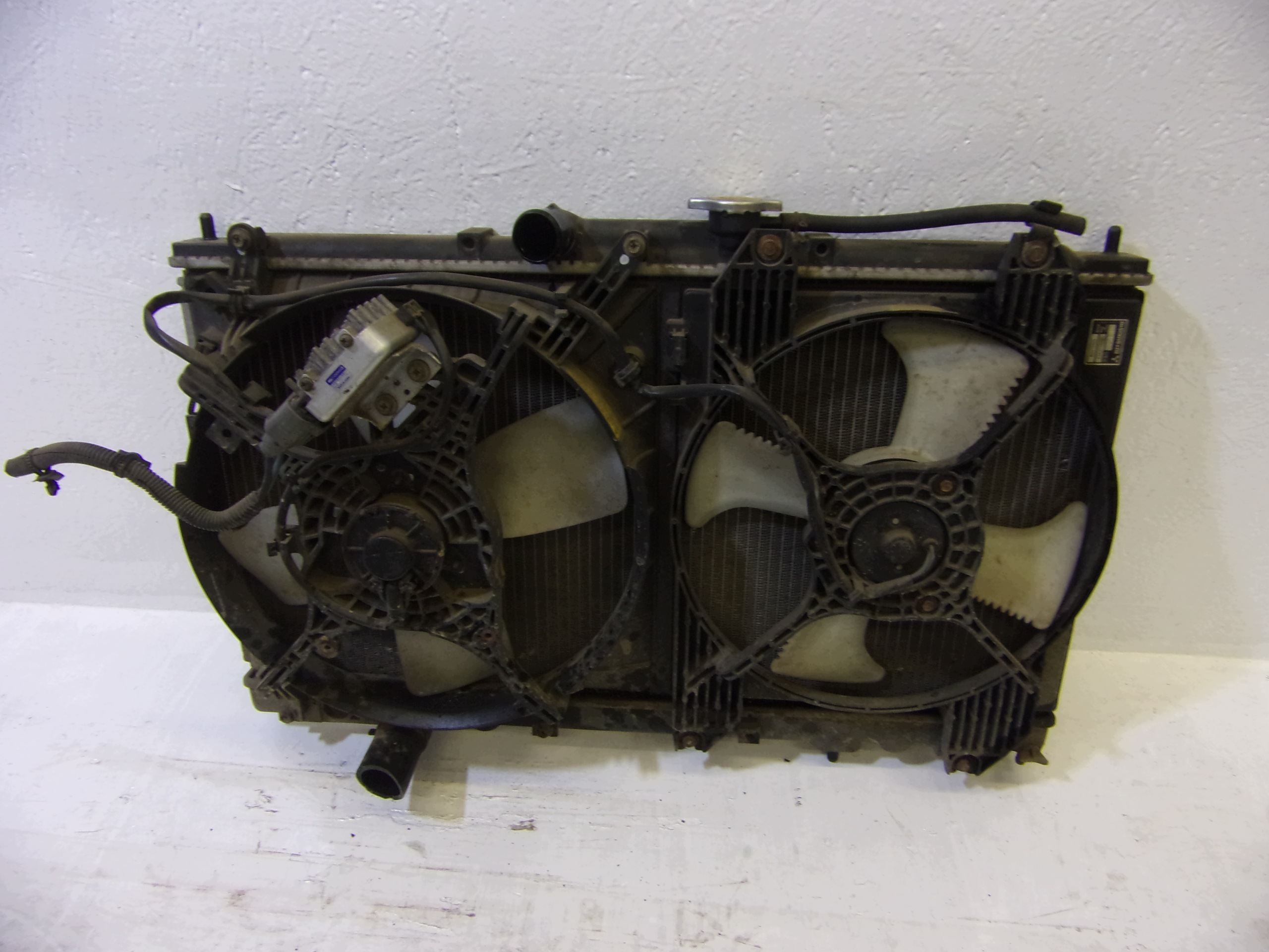 water cooler Z WENTYLATOREM MITSUBISHI GALANT 2.0 B