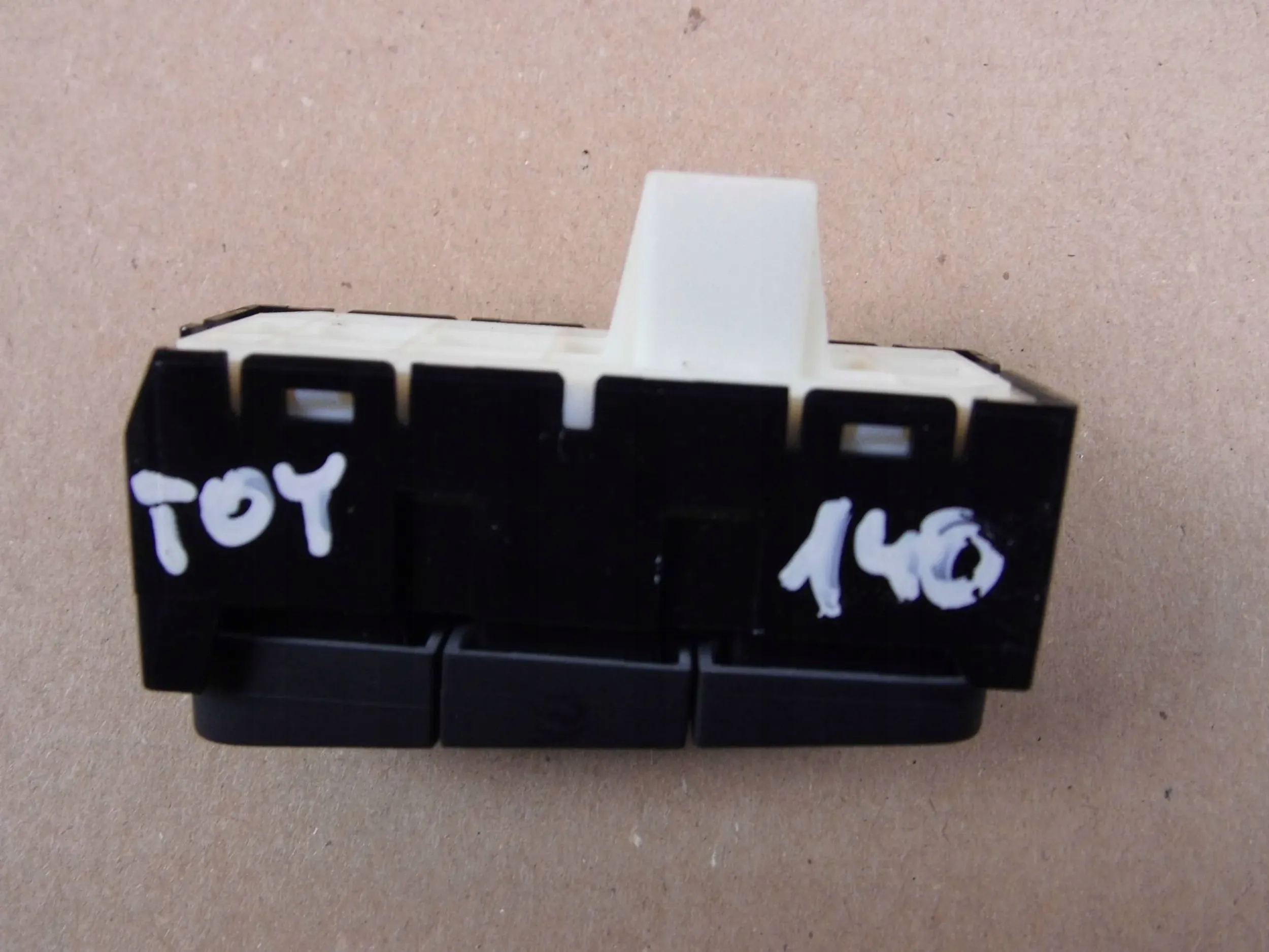Toyota Yaris IV switch DRIVE MODE EV MODE ESP 84970-K0020 M81303