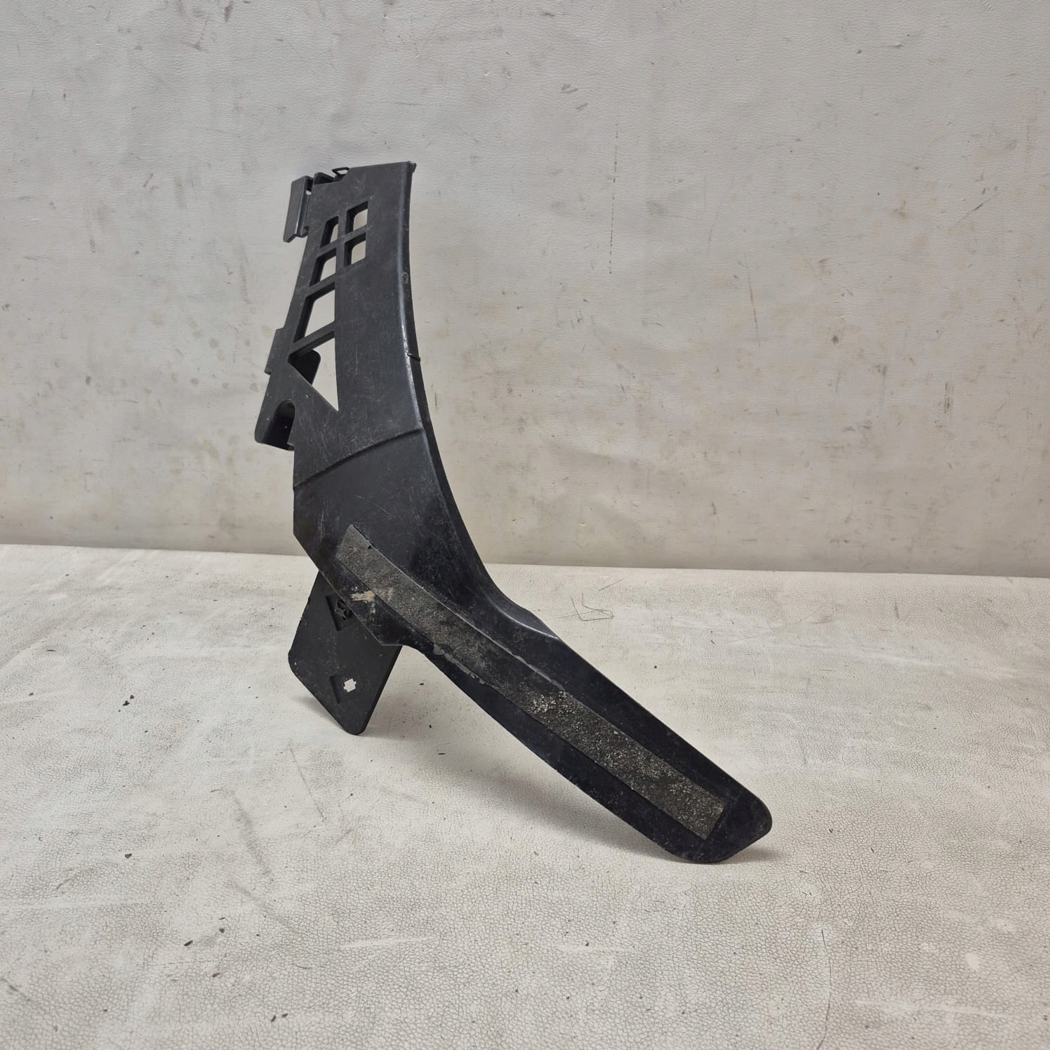 MERCEDES CLA II 2 C118 19-25 holder support right front front