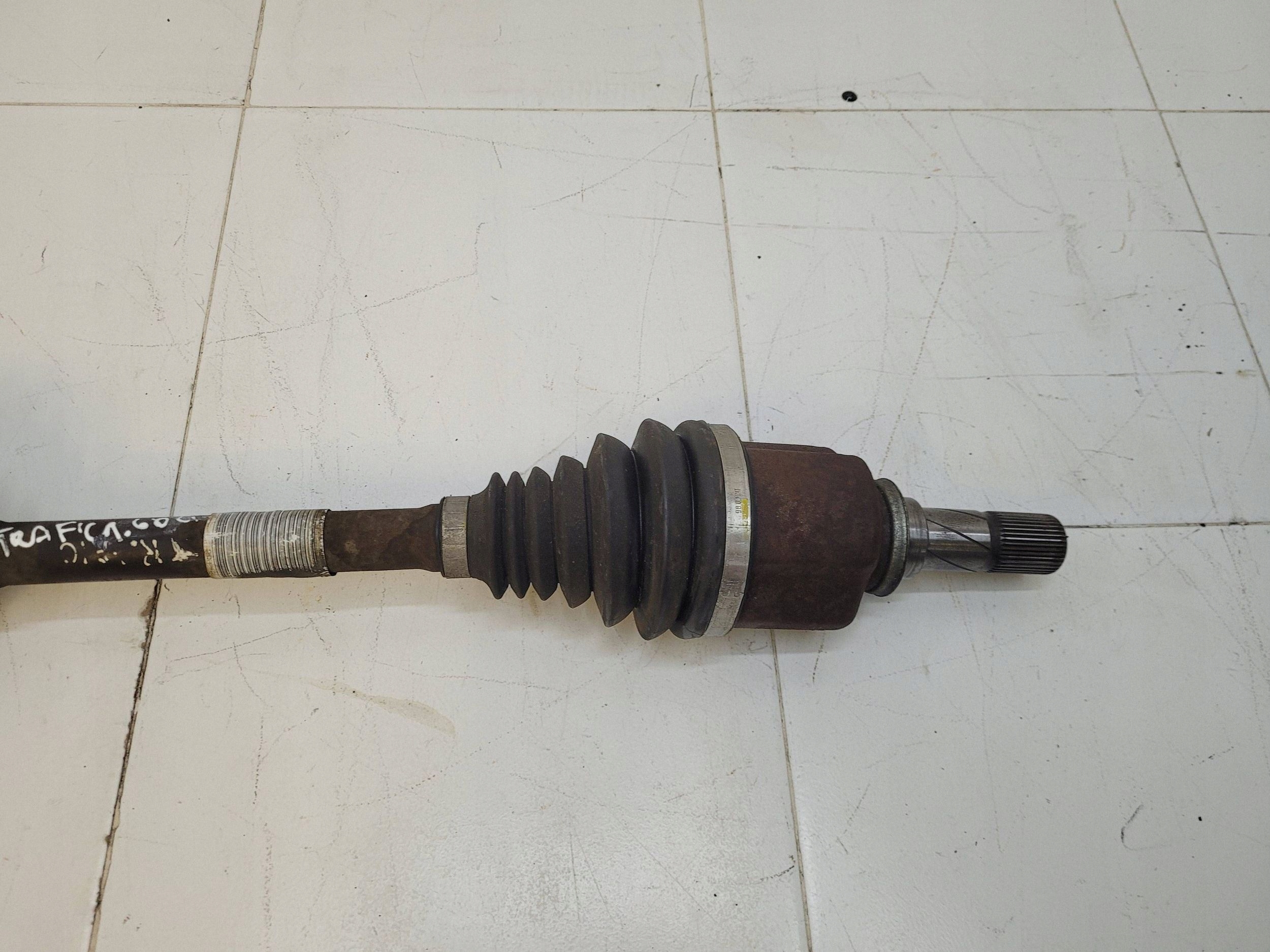 RENAULT TRAFIC III VIVARO B TALENTO 1.6 DCI semi-axis left front front 14R