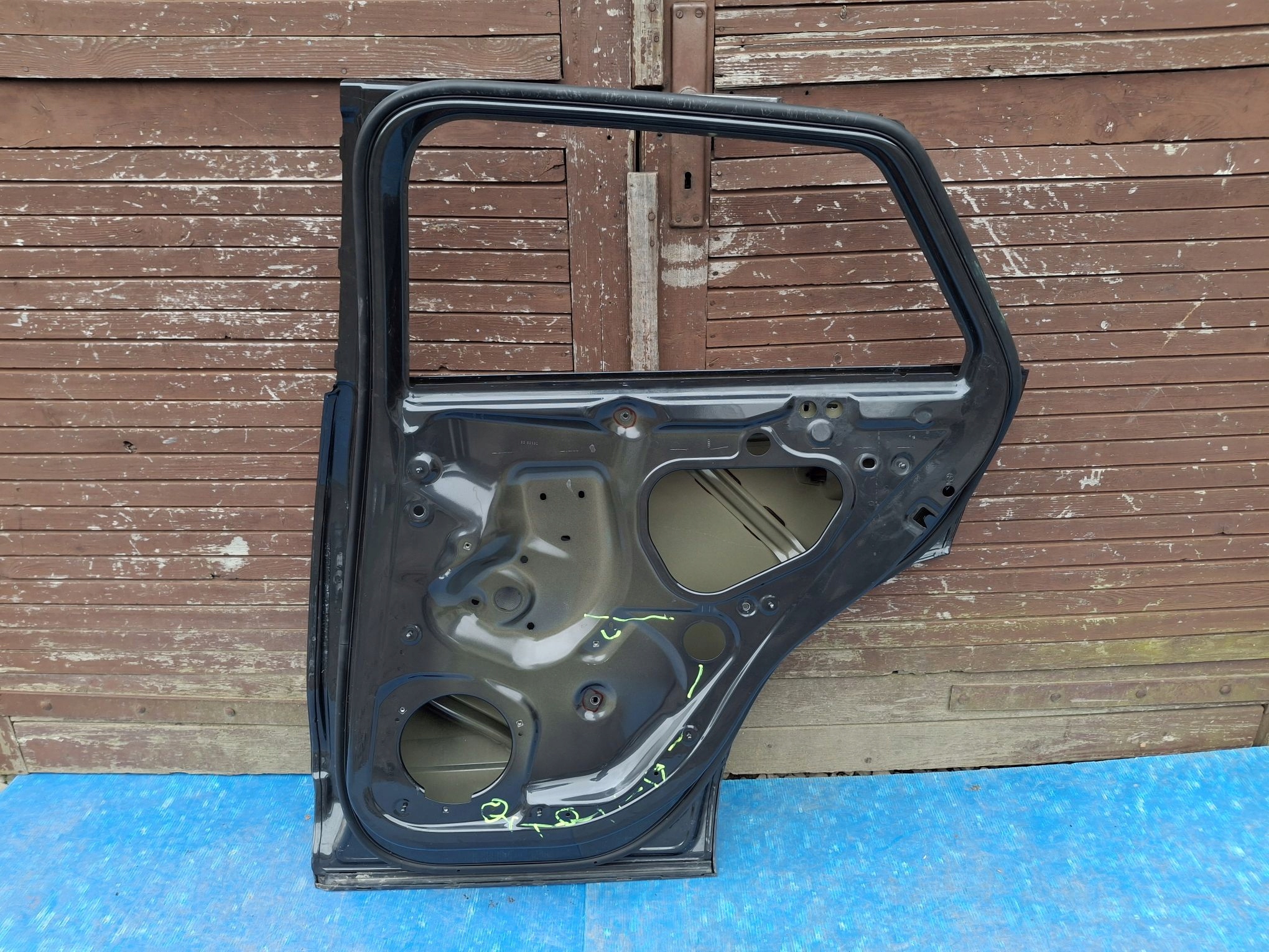 door right rear. AUDI Q2 2016R-> 81A