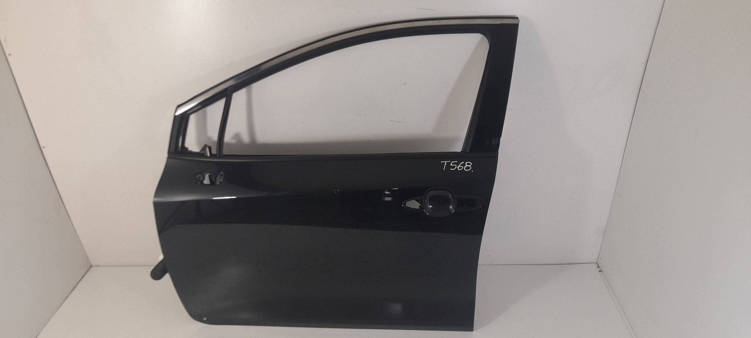 Toyota Corolla E21 door front left 209 (T568)