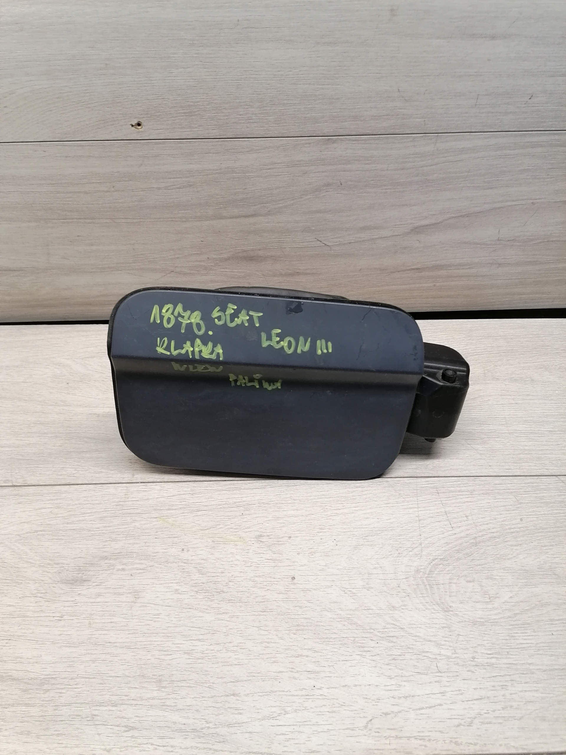 Seat leon fuel lid fill fuel 5f9809905f S27383747128 (READ DESCRIPTION
