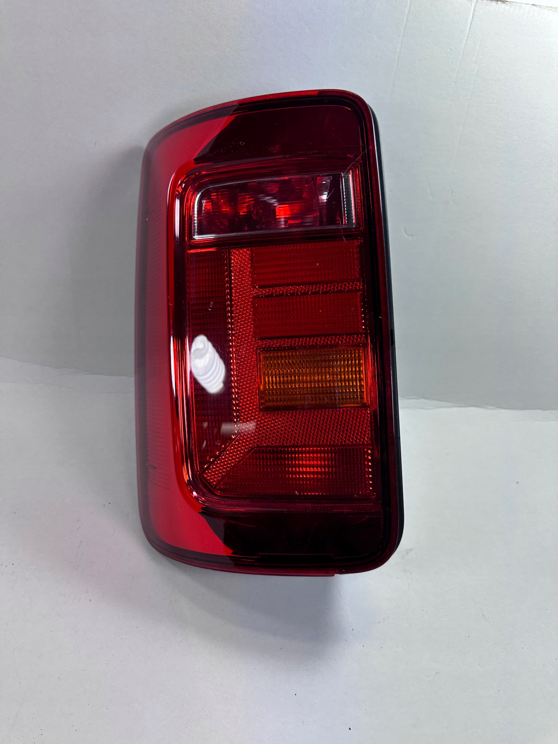 CADDY 2K5 LAMPA LEWA TYLNA TYŁ SKRZYDEŁKA 2K1945095L