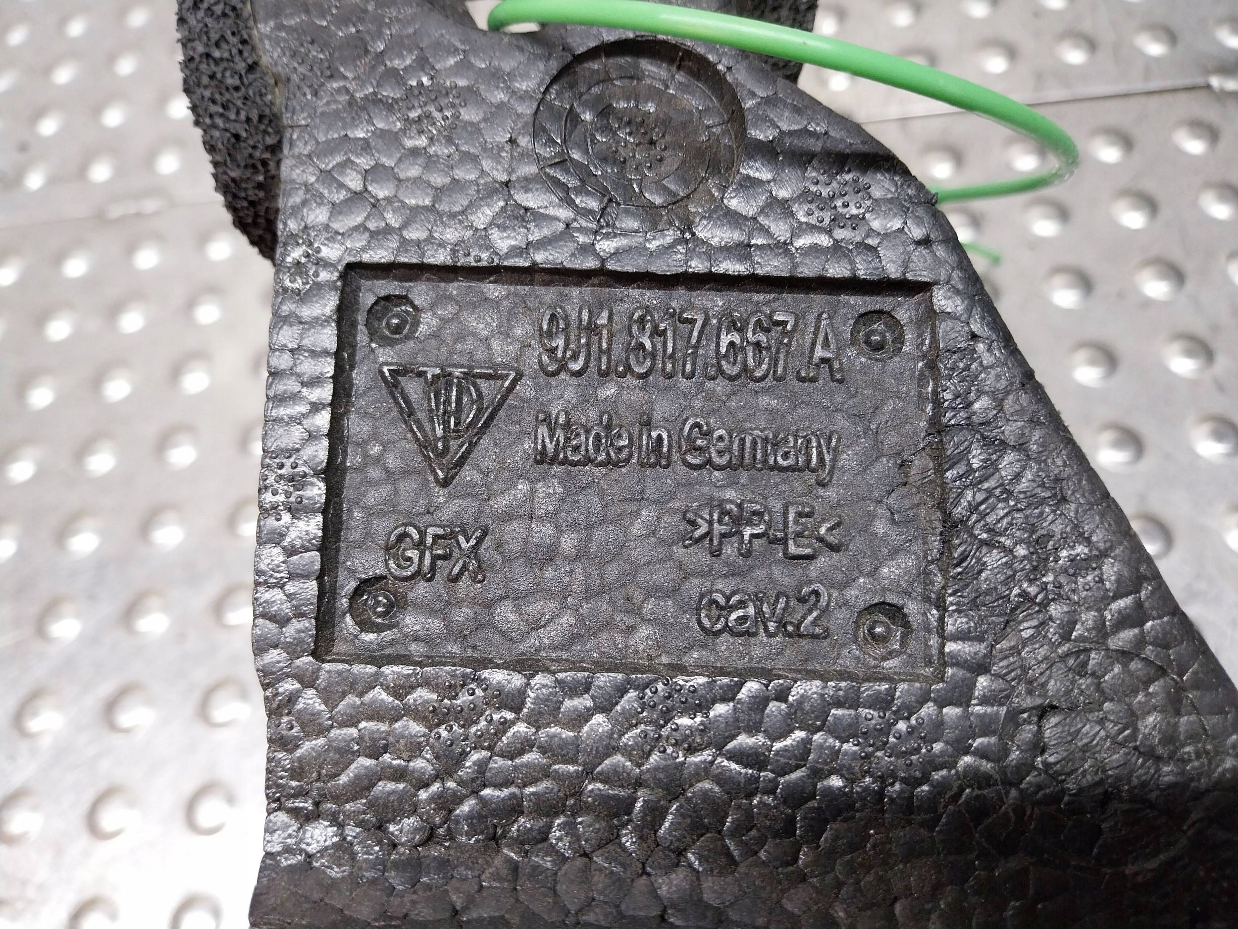 ABSORBER der Stoßstange links heck 9J1817667A PORSCHE TAYCAN