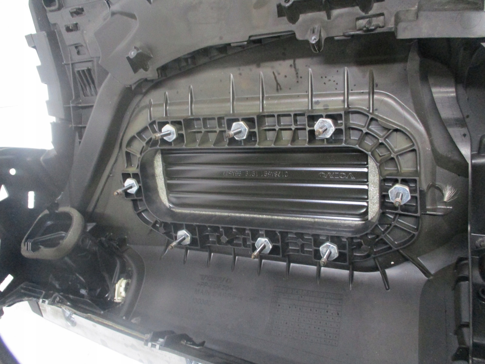 dashboard VOLVO V40 damaged