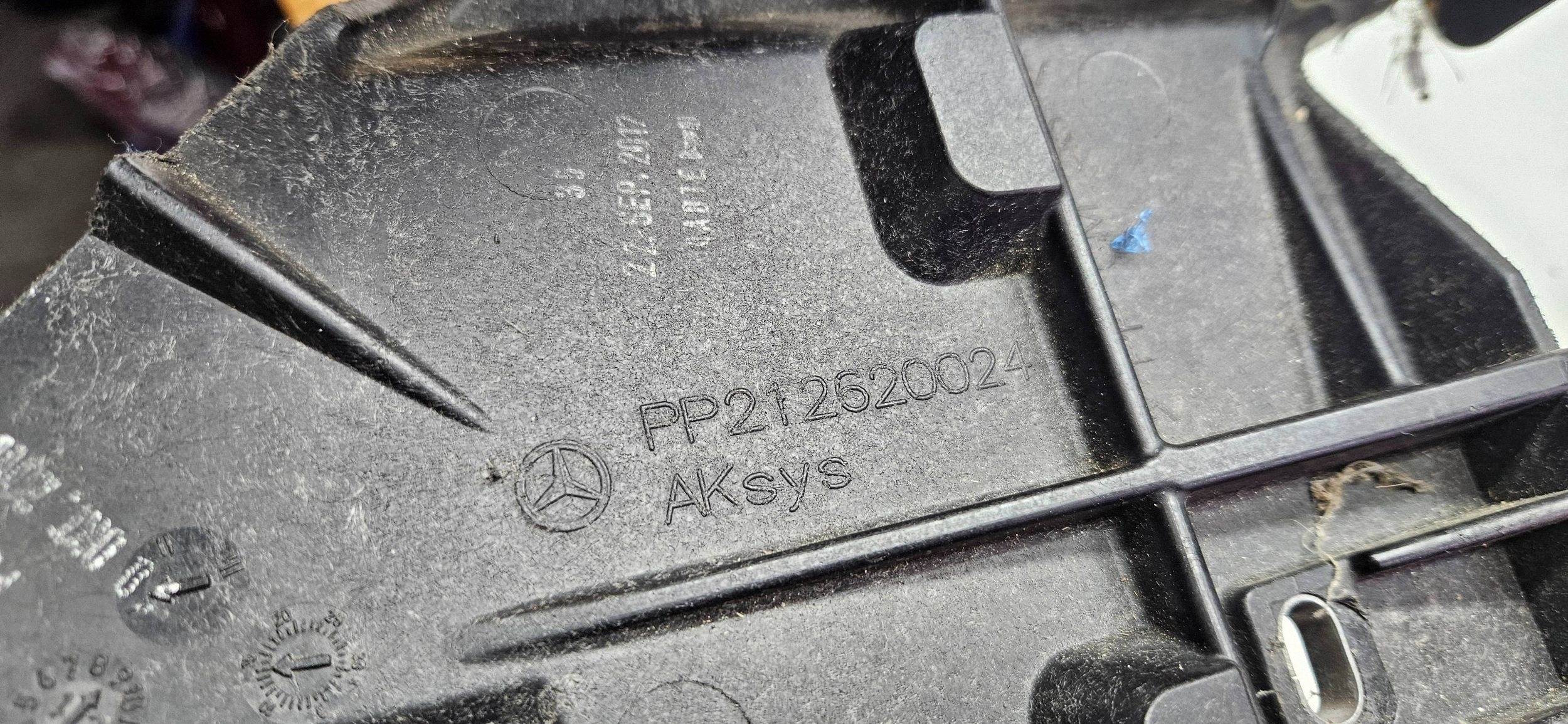 Mercedes E klasa 212 support lights holder okular right 2126200291