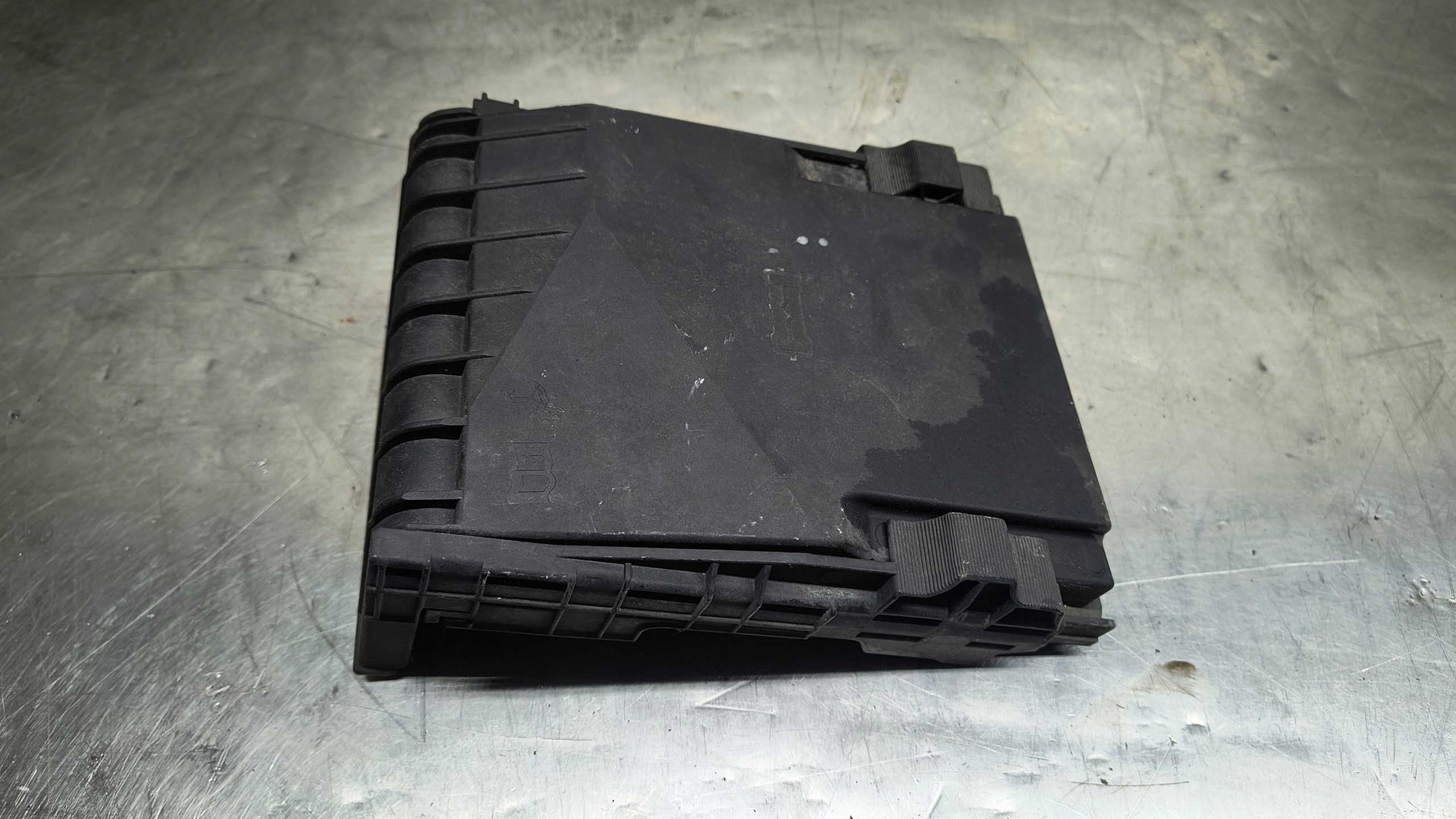 крышка коробки предохранителей Audi OE 1K0937132F