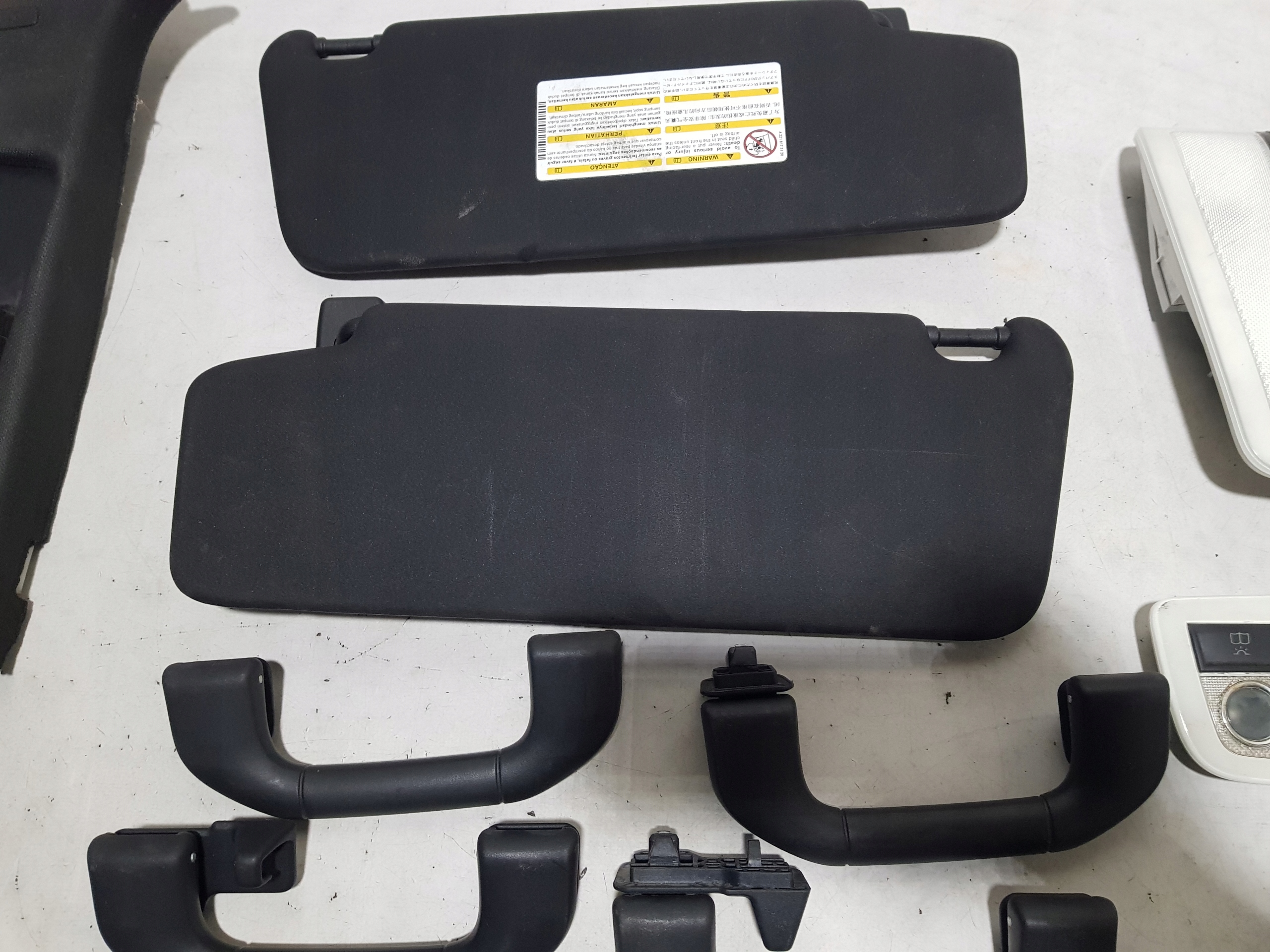 MERCEDES W204 AMG black, inner pillars light plastics