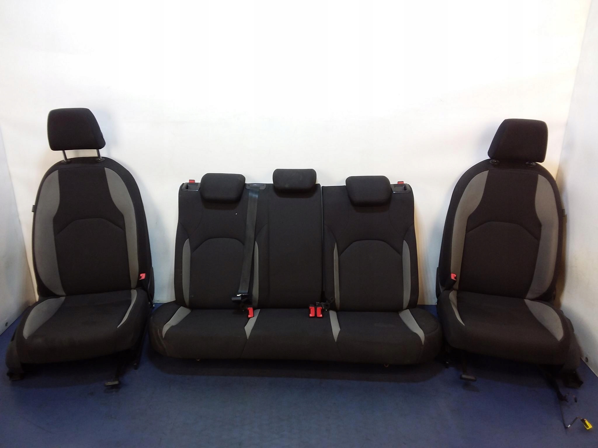 SEAT LEON III HB 5D КРІСЛА ДИВАН ПОВНИЙ КОМПЛЕКТ ВЕЛЮР