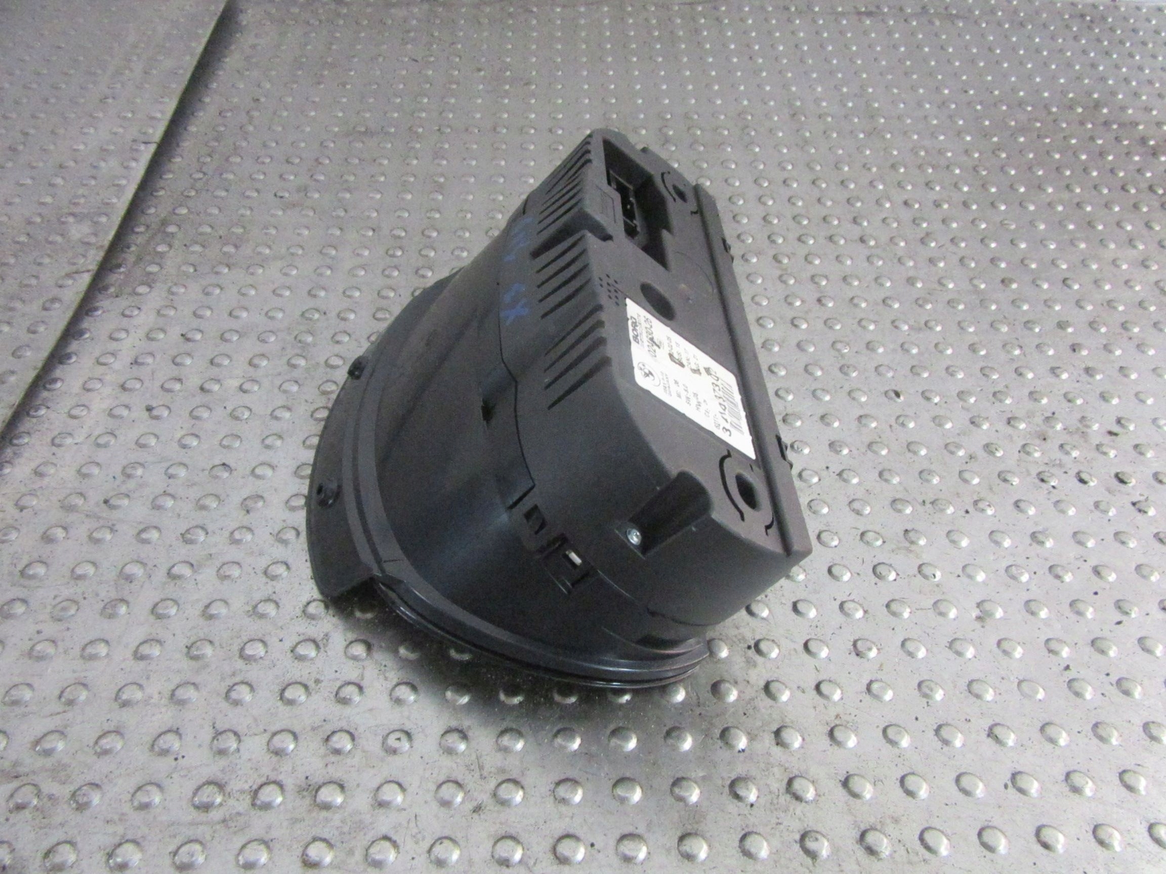 BMW X3 E83 06-08 2.0d спидометр часы европа