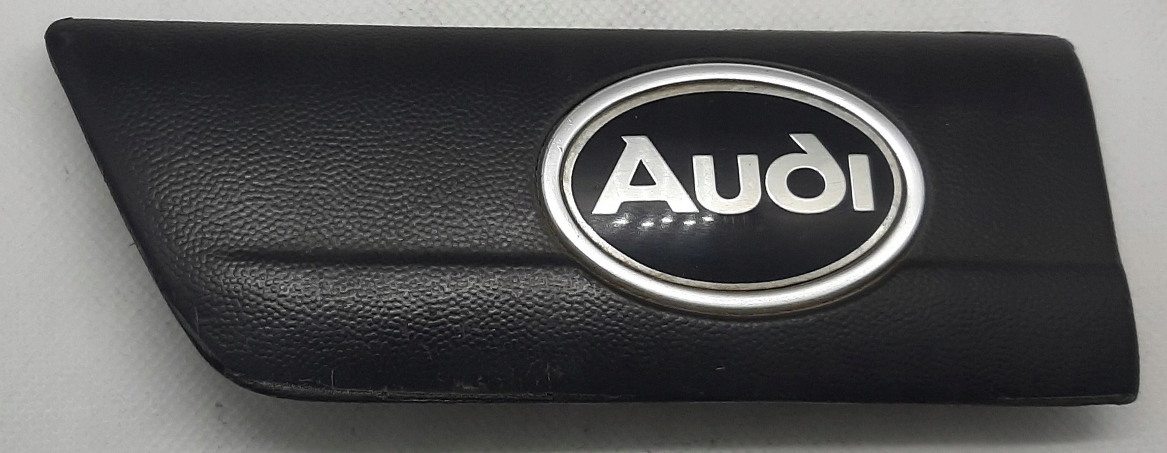 4A0853971 - Обшивка крыла левая AUDI 100 C4 91-