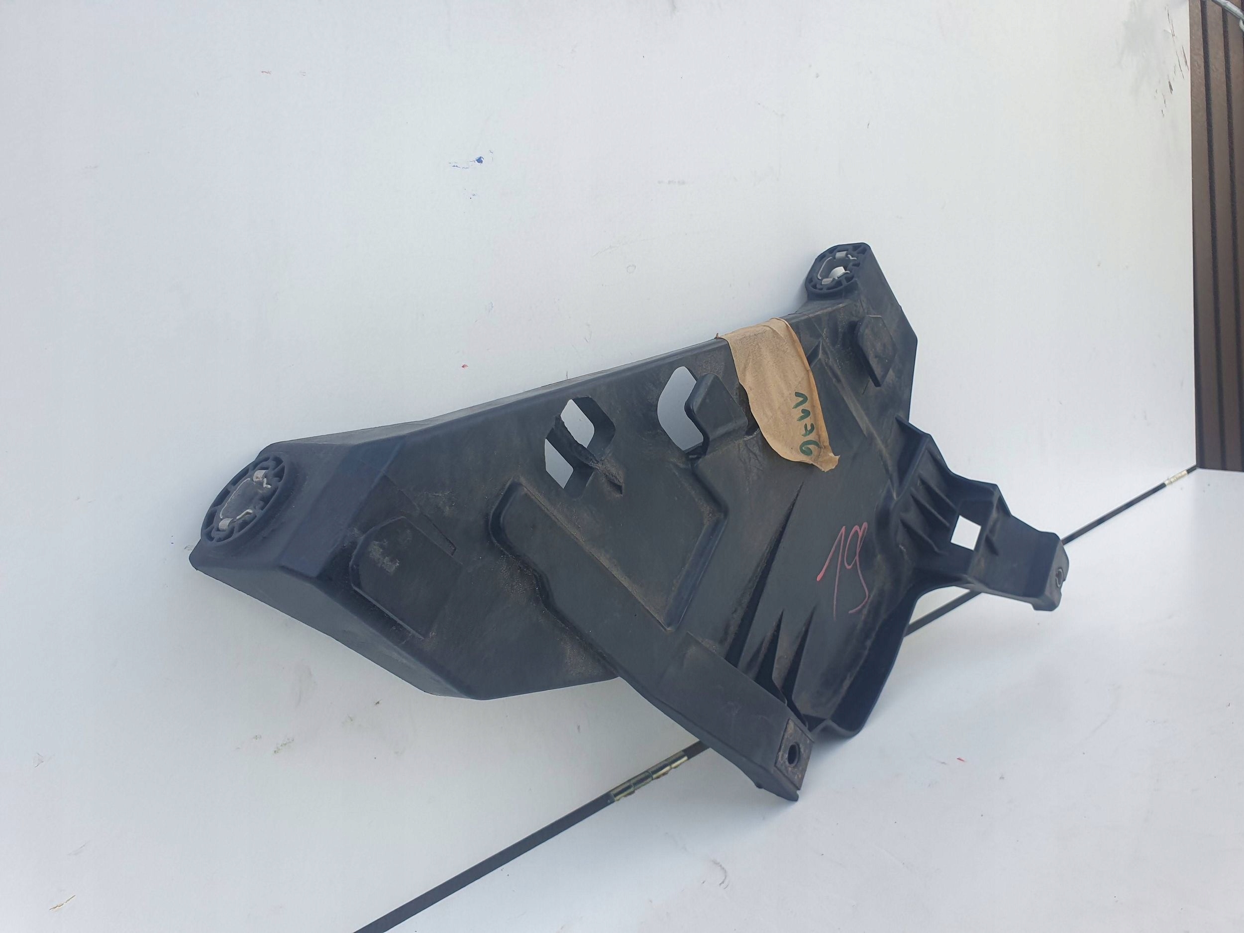 Audi Q5 SQ5 8R 3.0 TFSI bracket holder lights przedniej right front