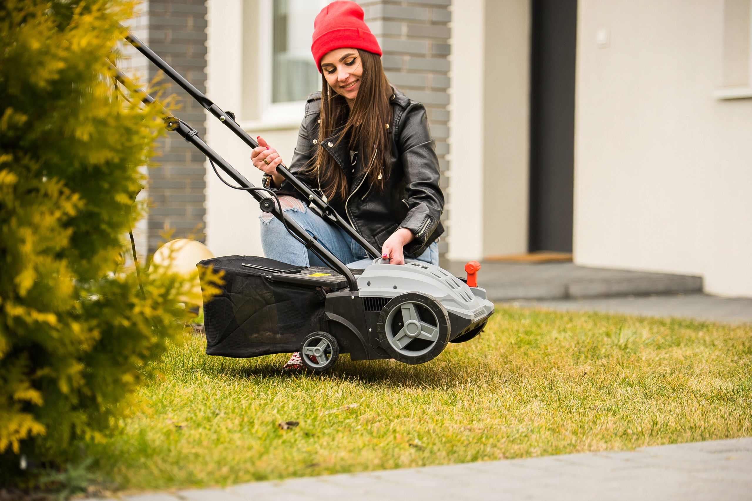 AERATOR WERTYKULATOR ELEKTRYCZNY KANWOD DO TRAWY REGULACJA Z KOSZEM 2500W Marka Lehmann