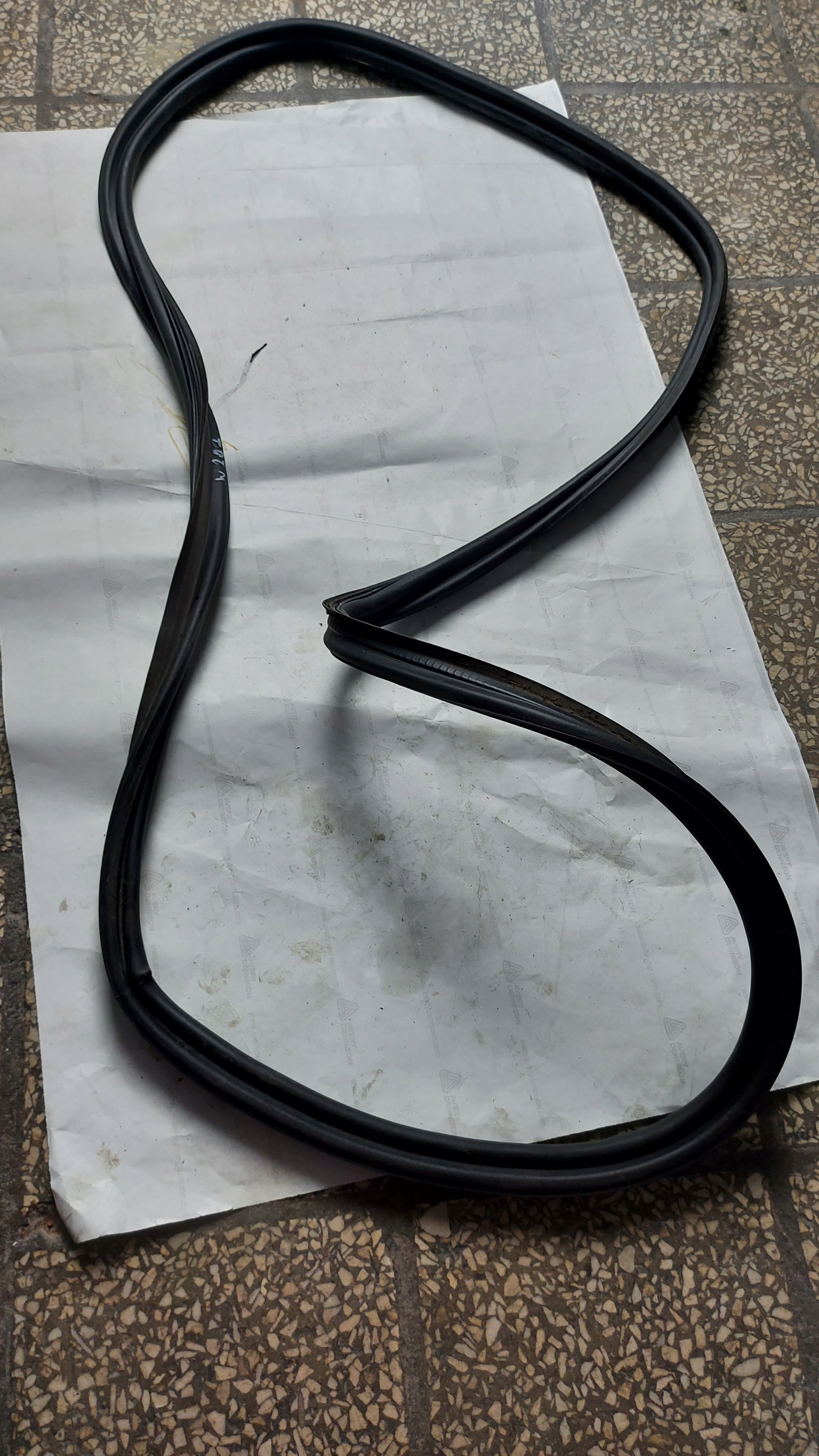 GUMA USZCZELKA DRZWI MERCEDES W207