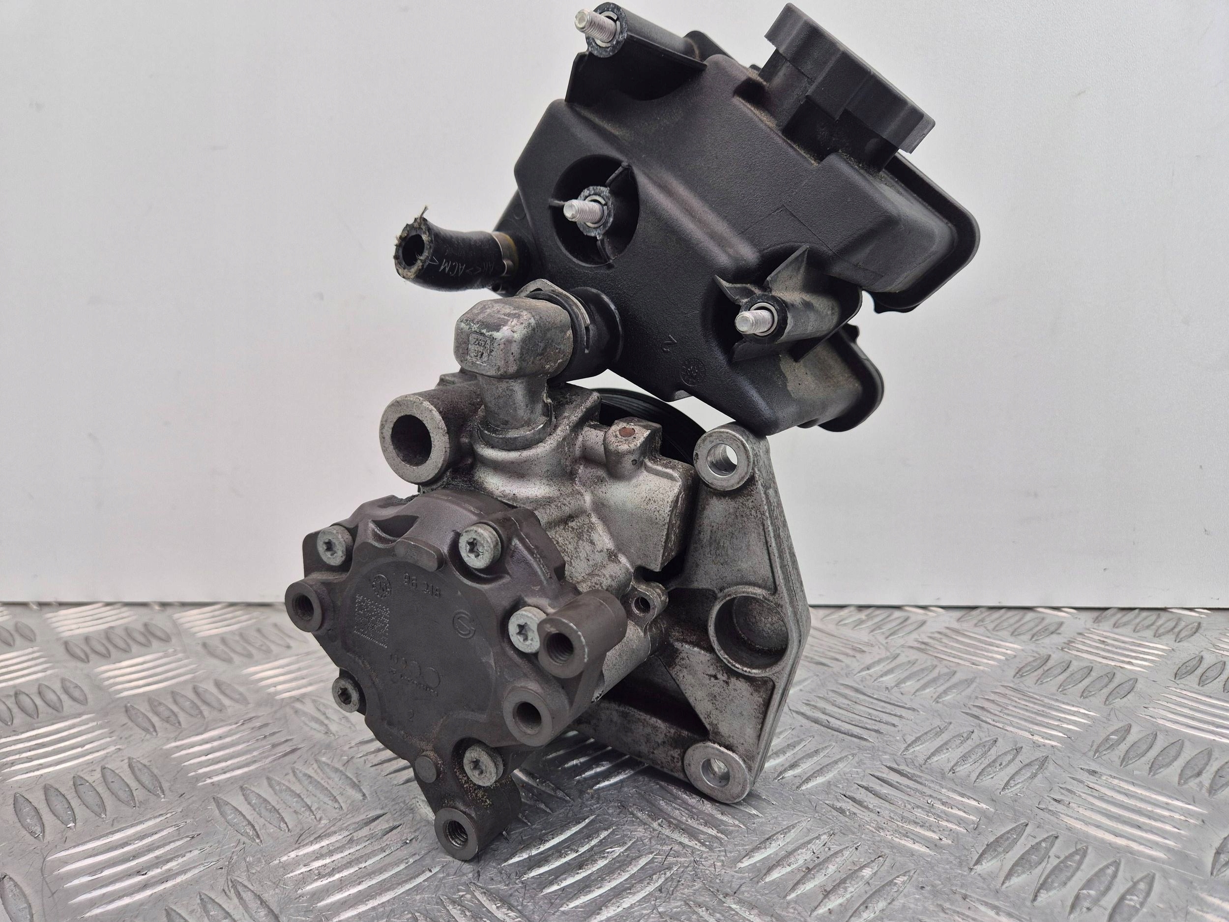 Mercedes E350 W207 servo pump A0054669501