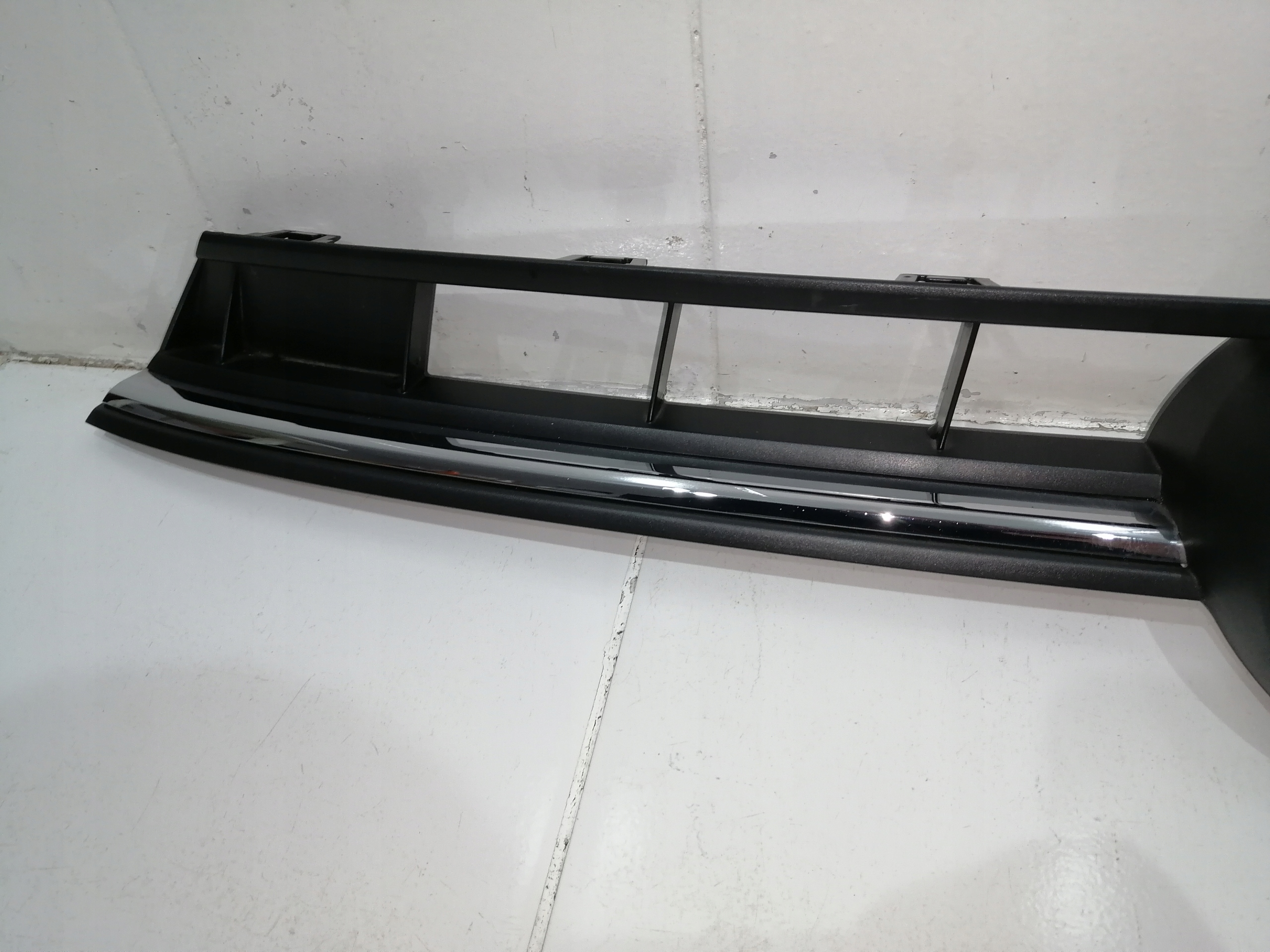 VW Polo V Kühlergrill FRONTGRILL Kühlergitter 2G0853653R - Thumbnail 3