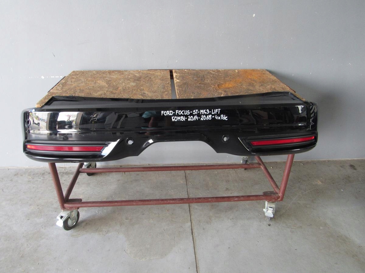FORD FOCUS ST MK3 LIFT 2014-2018 KOMBI ZDERZAK TYŁ