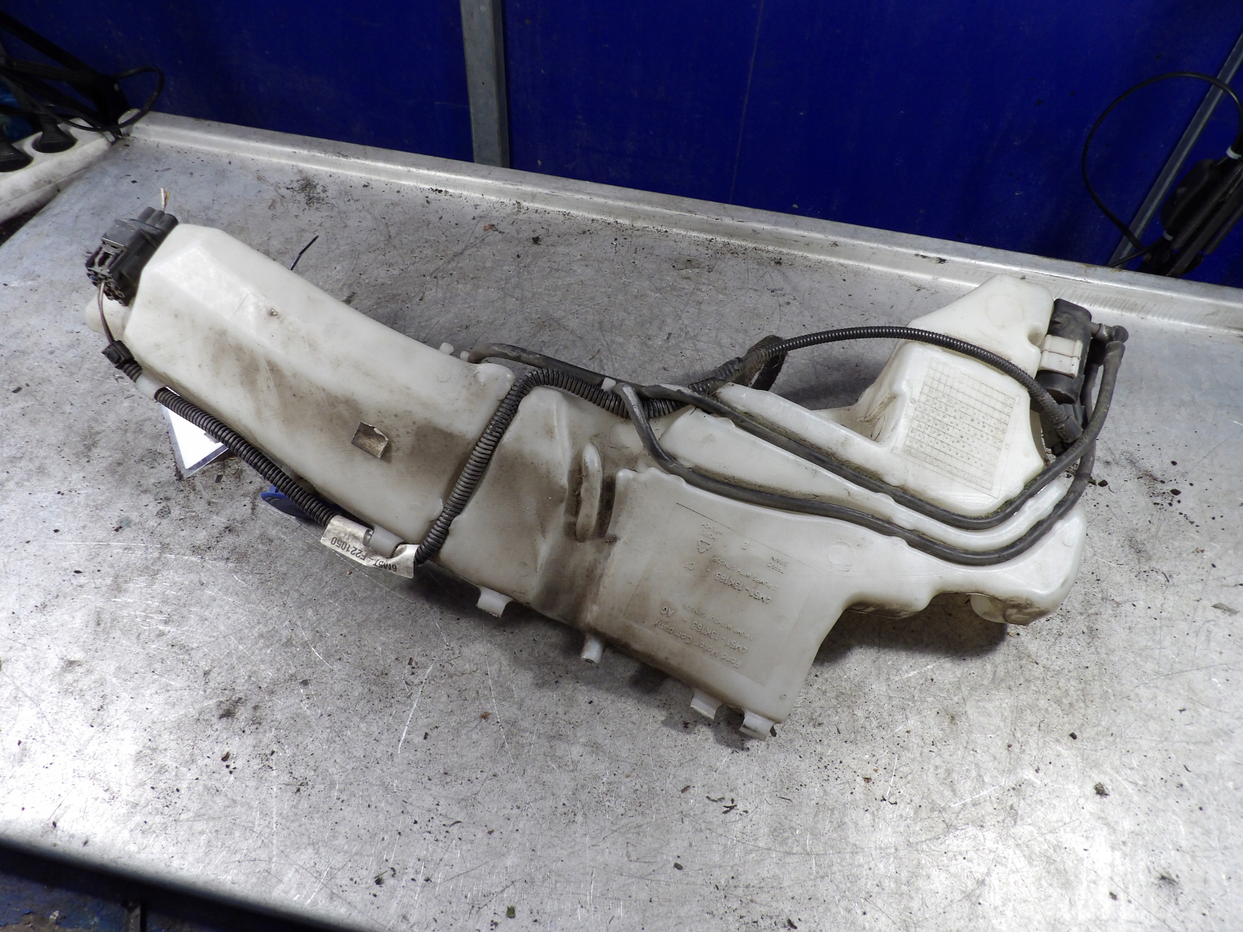 Ford Focus MK2 Behälter Spritzdüse 4M51-13K163