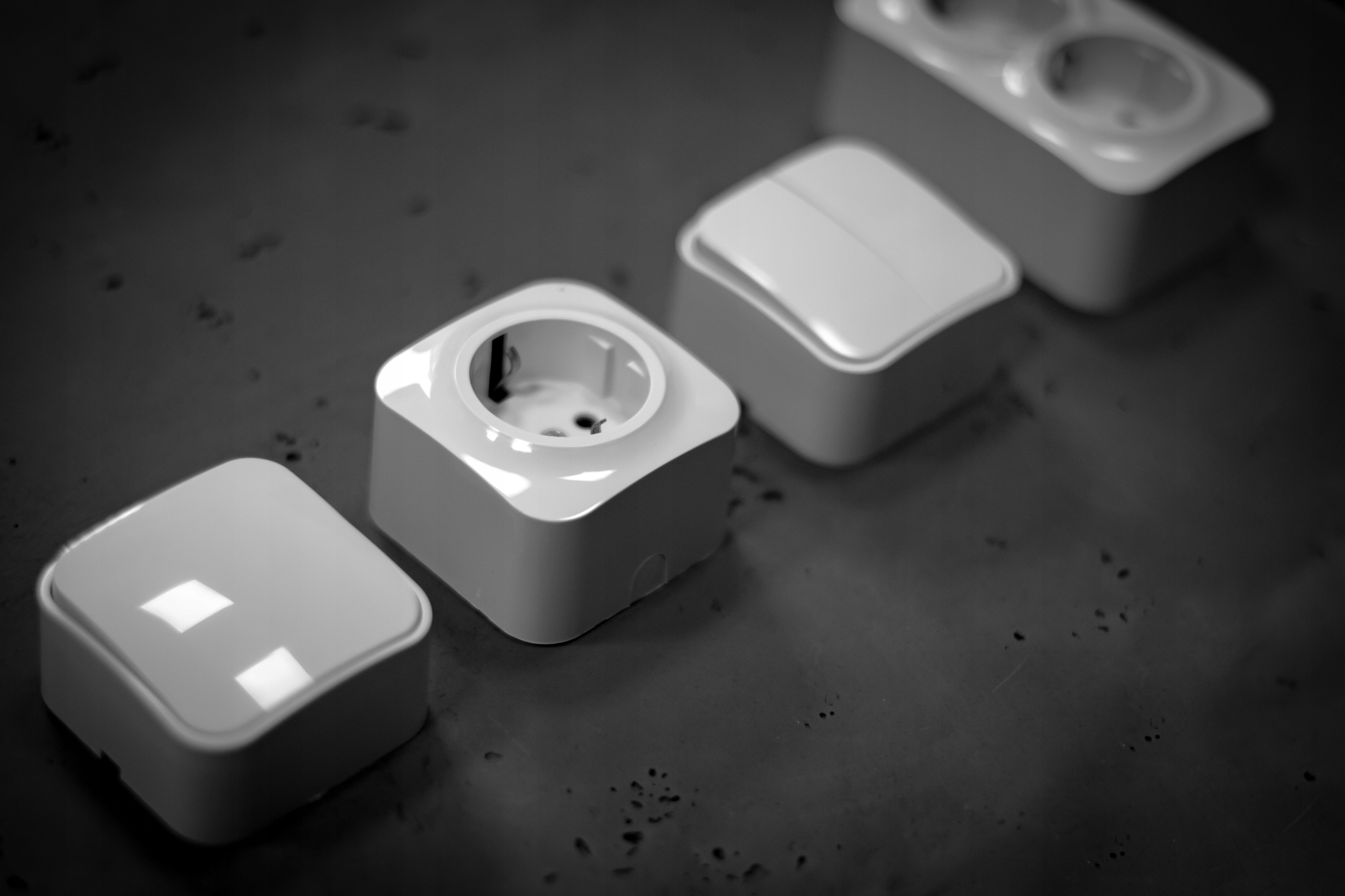 Wyłącznik Włącznik Łącznik pojedynczy natynkowy 10A-250V 'BASIC' Kod producenta TG-BA-110W