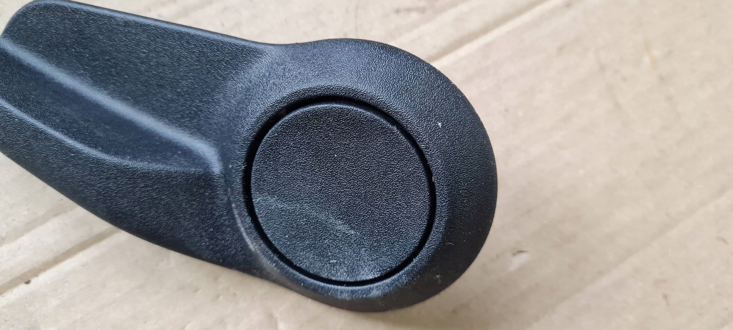Chrysler Pacifica 2022 bracket control seat right front 5RT06TRMAA