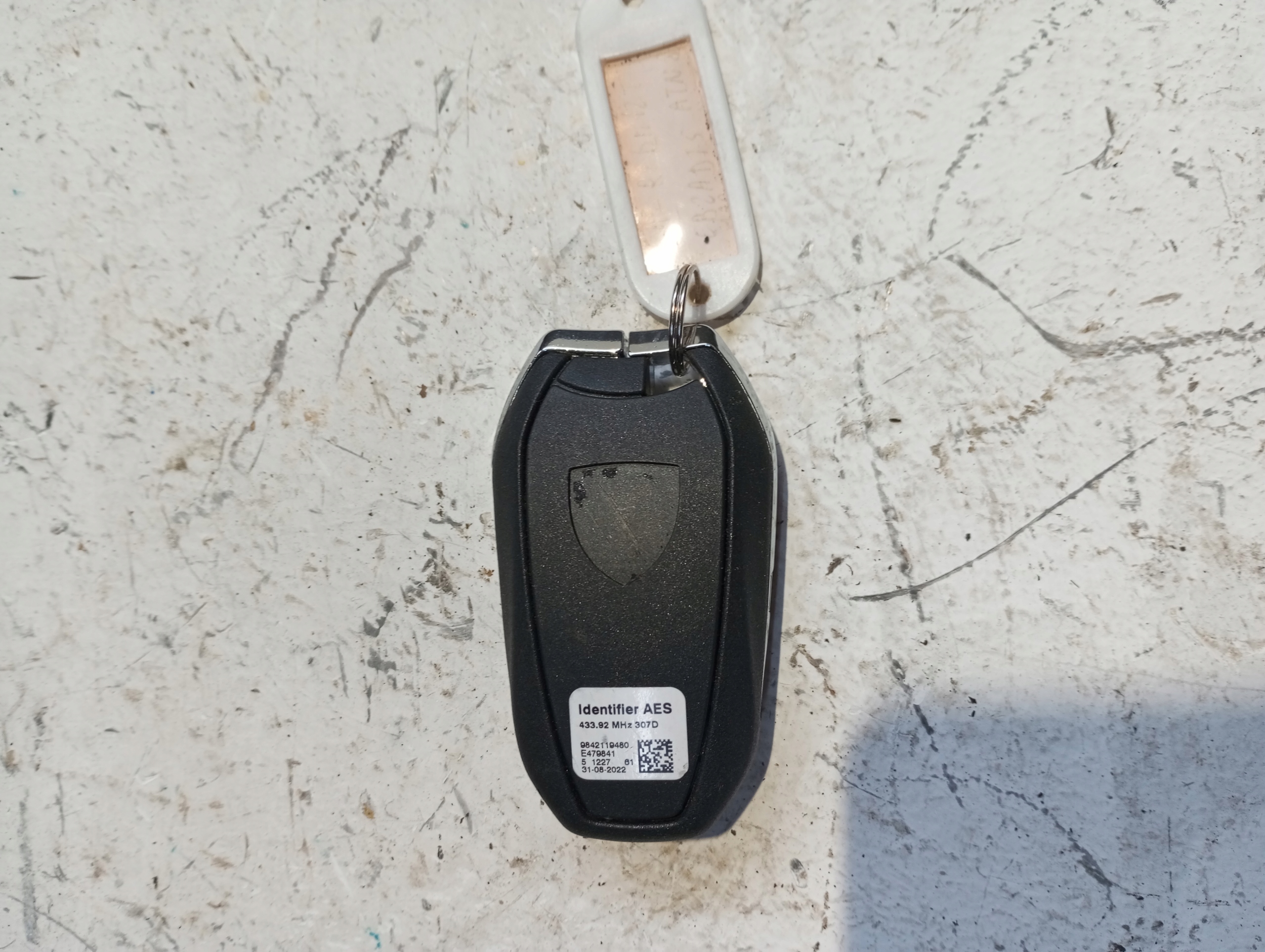 key key PILOT PEUGEOT 9842119480