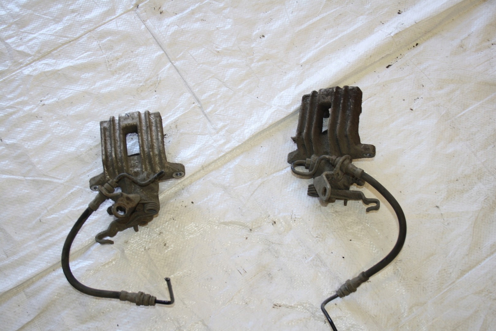 ЗАДНІЙ ГАЛЬМІВНИЙ СУПОРТ VW GOLF 5 PLUS CADDY TOURAN