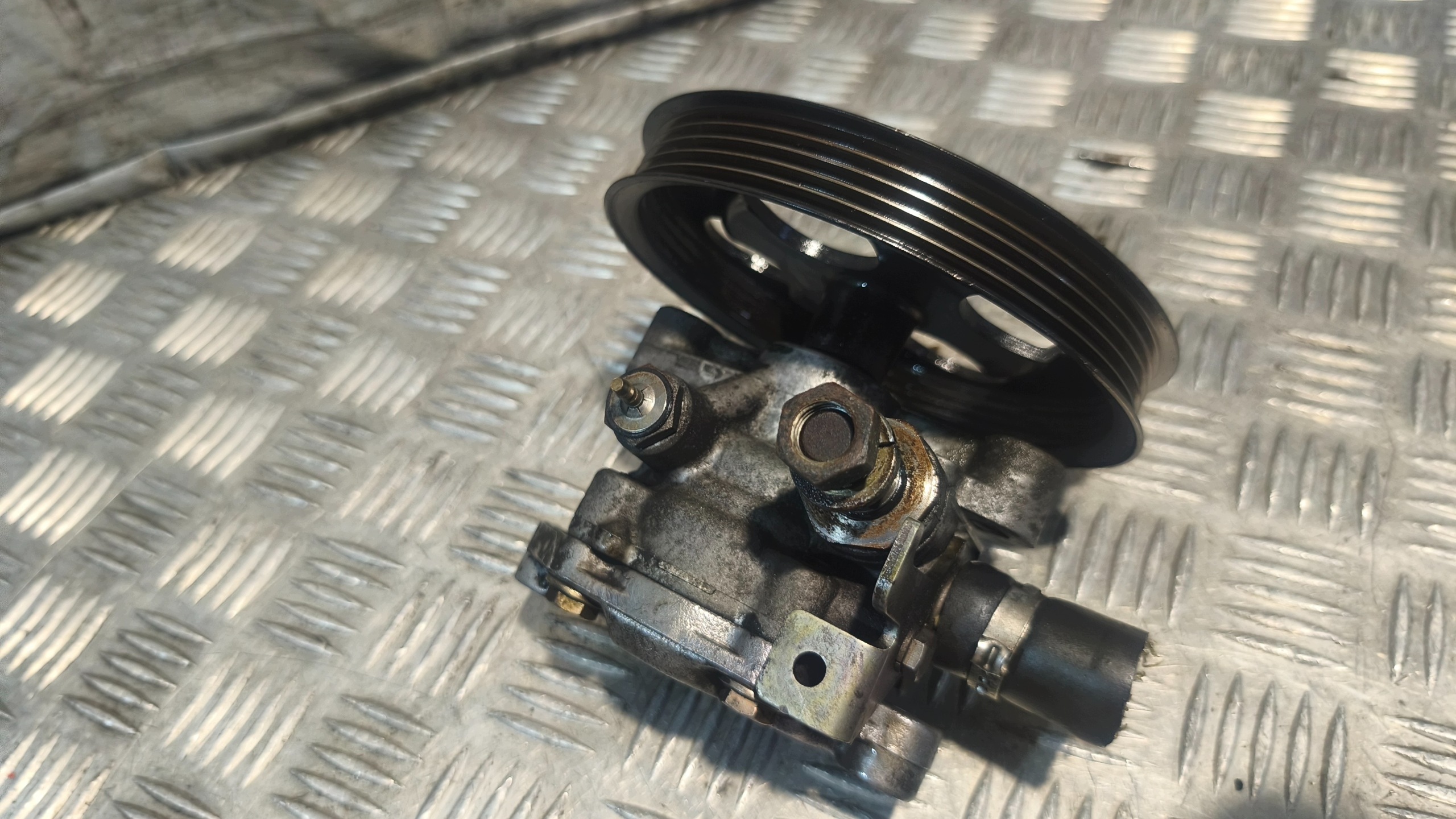 servo pump MITSUBISHI SPACE STAR 1.8GDI 2001r