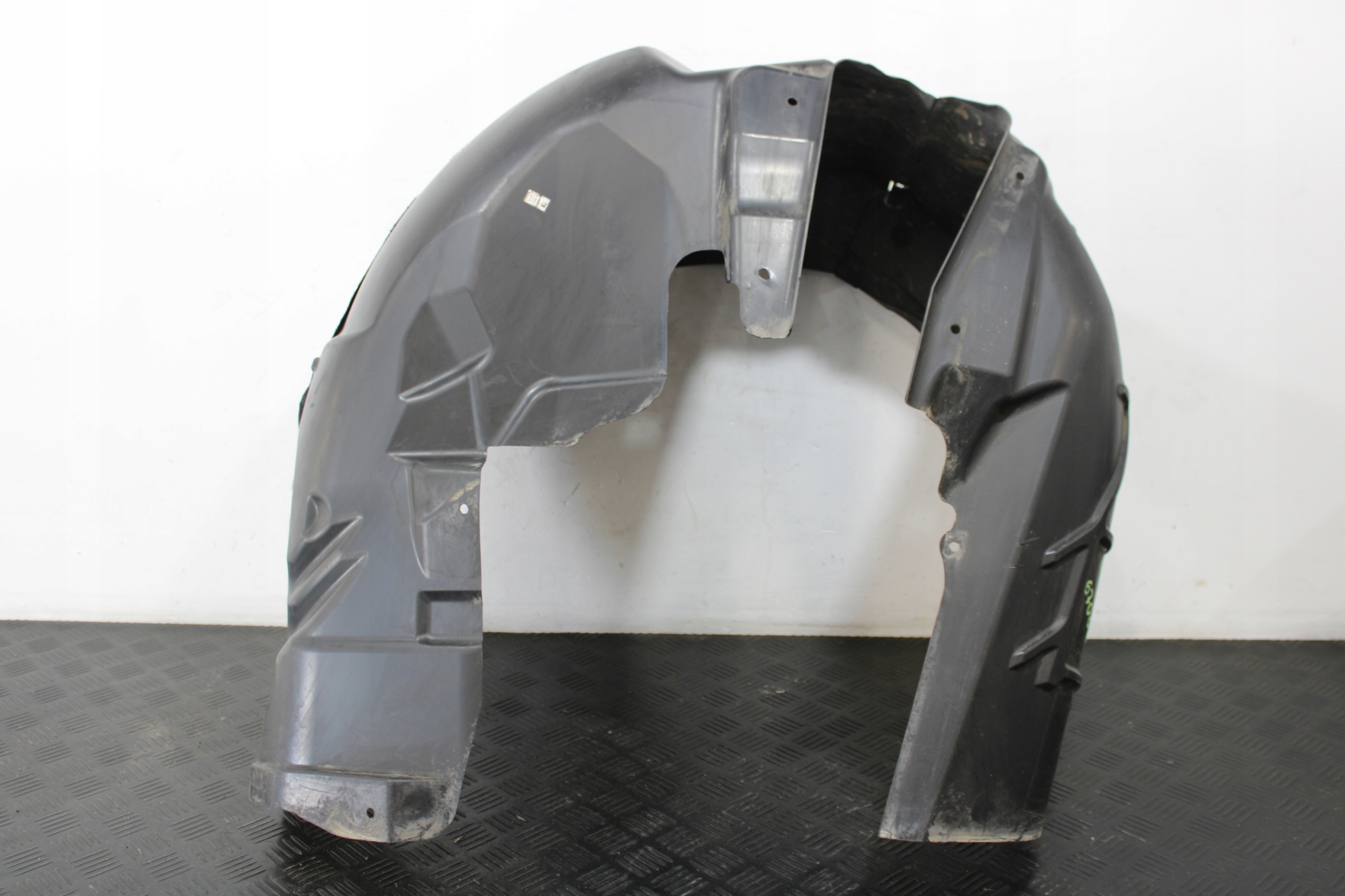 mudguard right rear part 670032677 MASERATI LEVANTE M161